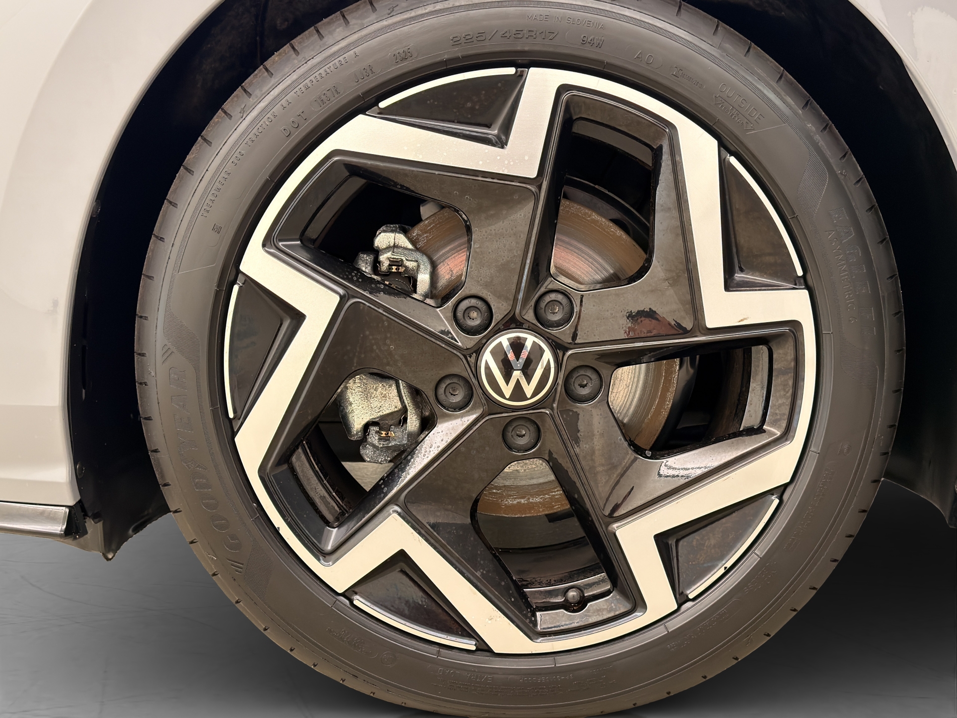 VW Golf 8 1.5 eTSI R-Line DSG-image-8