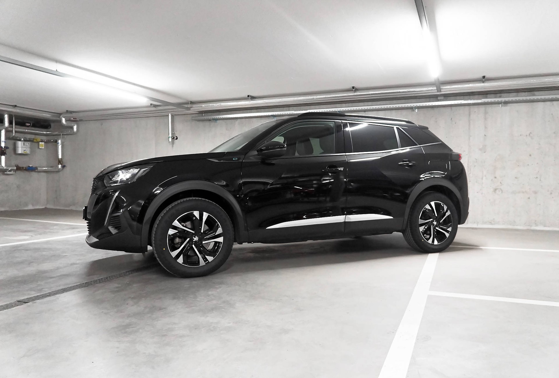 PEUGEOT 2008 e Allure Pack-image-1