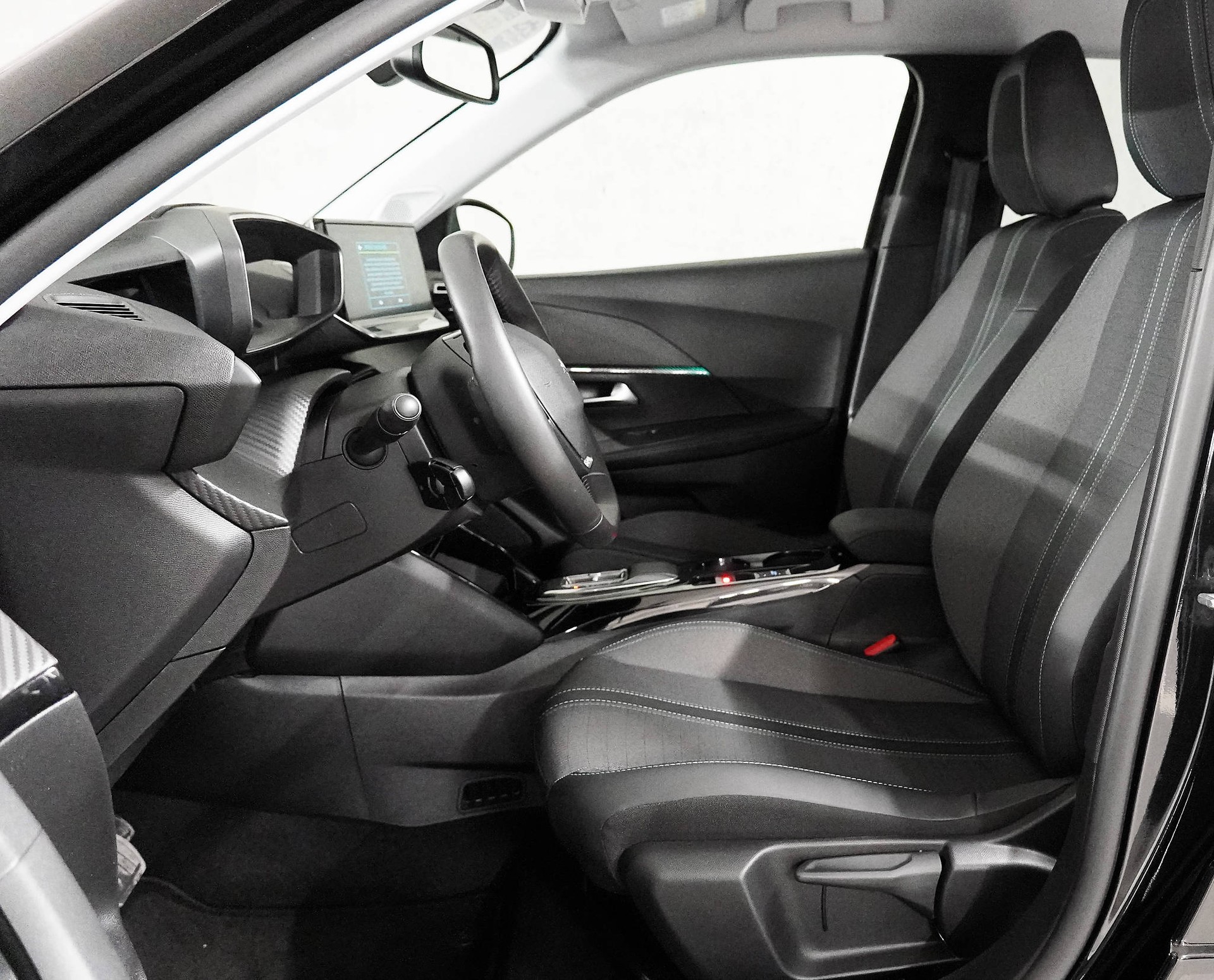 PEUGEOT 2008 e Allure Pack-image-4