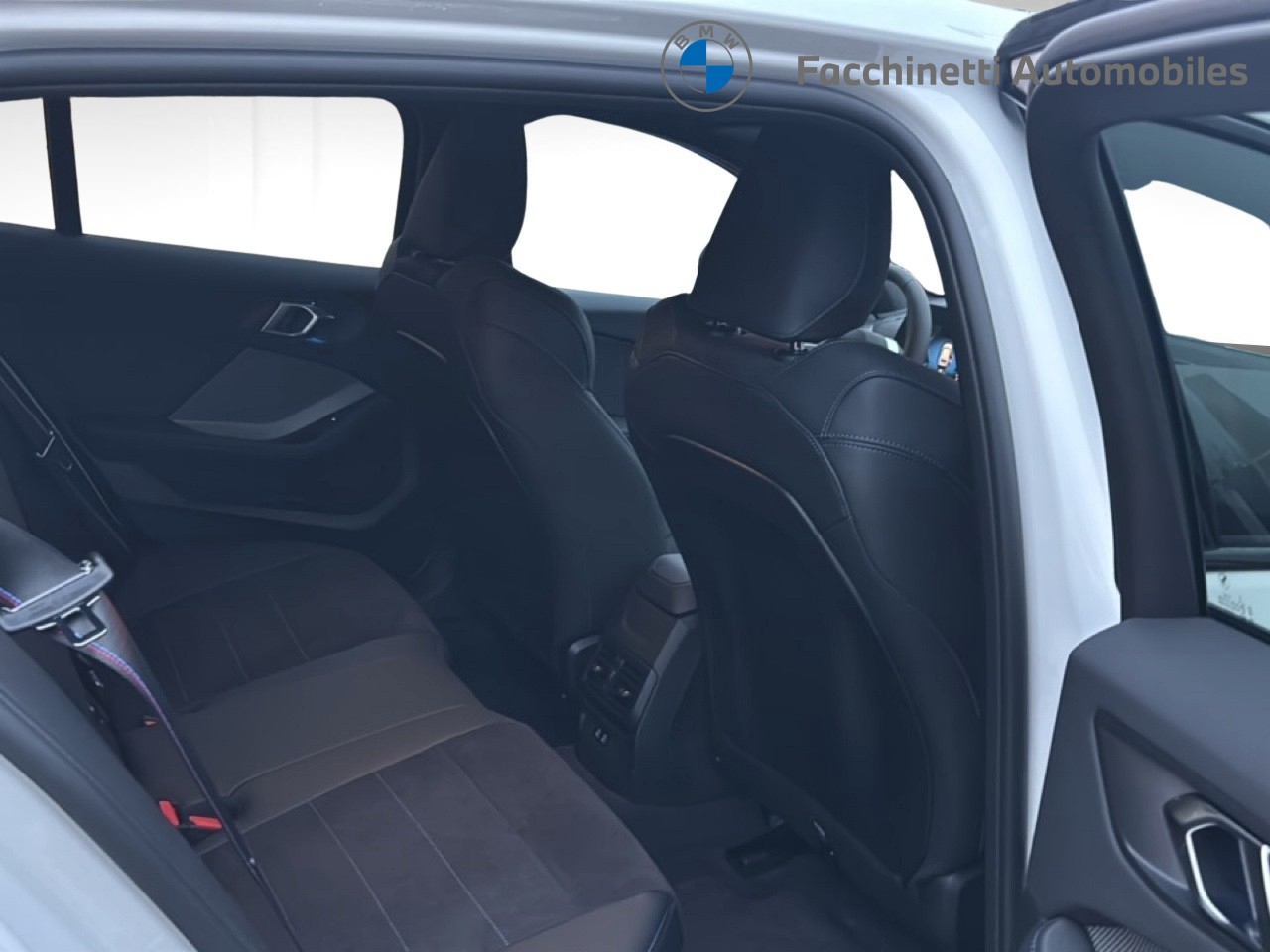BMW 120d M Sport Pro Steptronic-image-11
