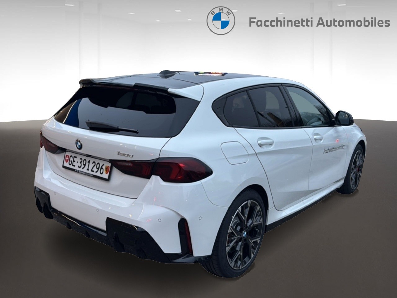 BMW 120d M Sport Pro Steptronic-image-4