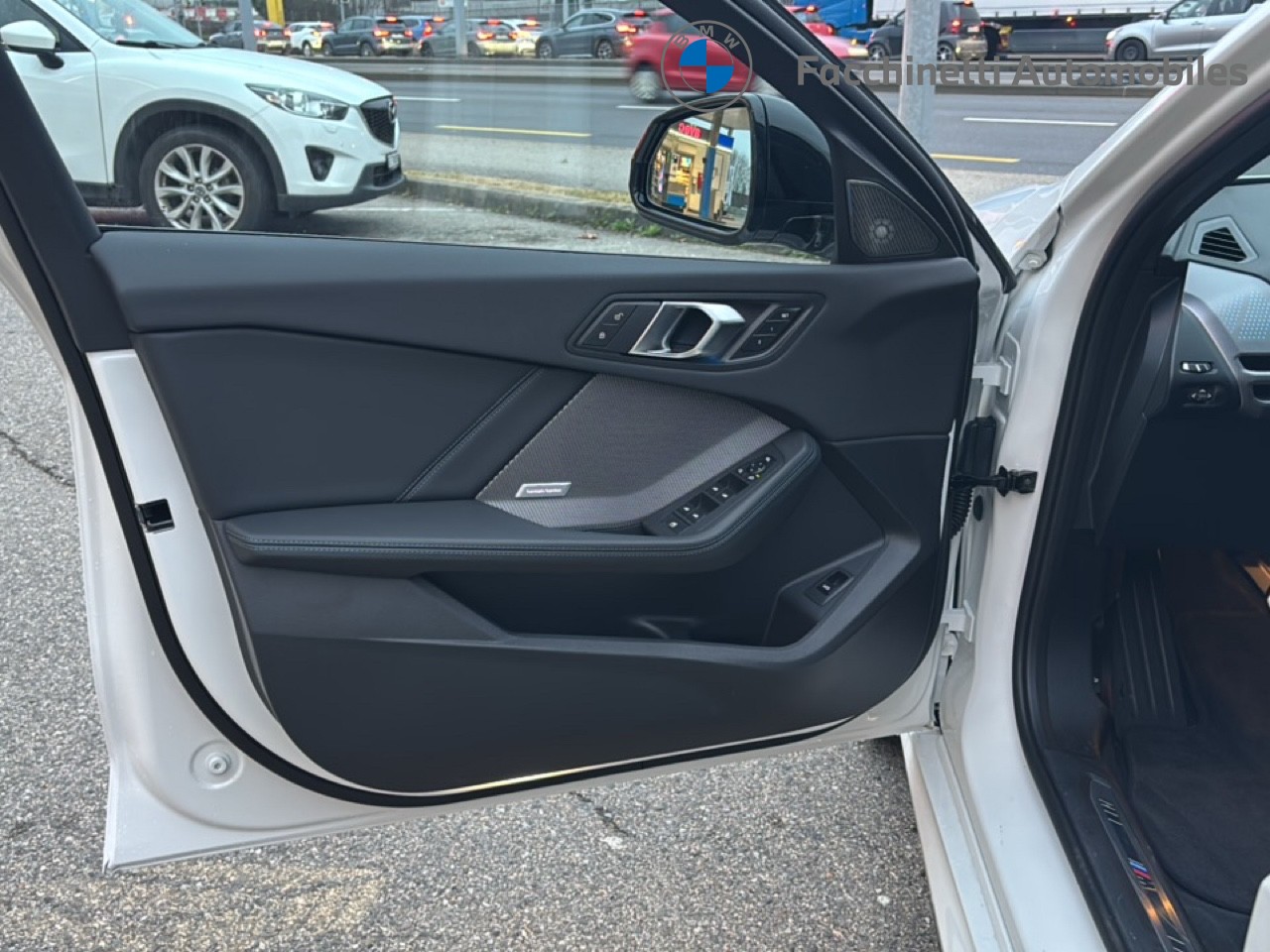 BMW 120d M Sport Pro Steptronic-image-10