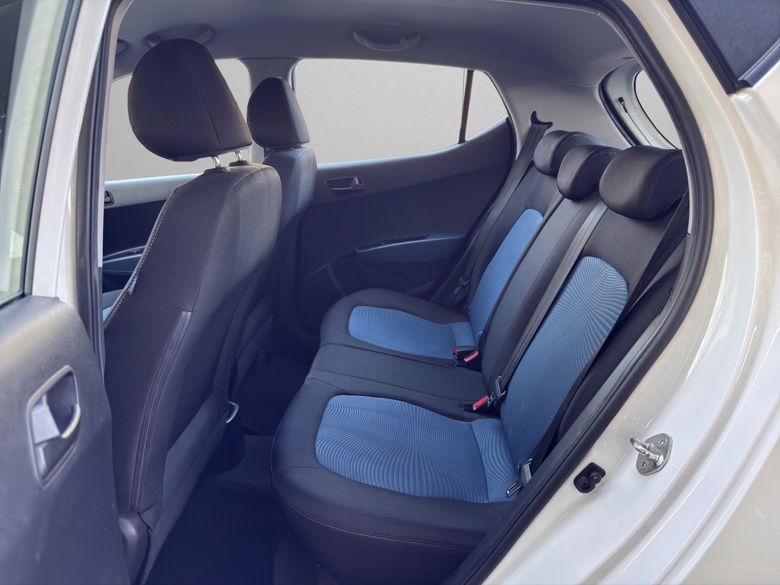 HYUNDAI i10 1.0 Amplia-image-9