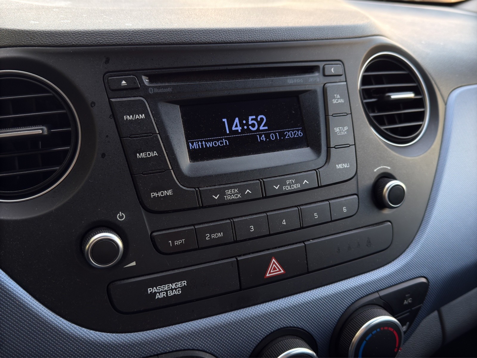 HYUNDAI i10 1.0 Amplia-image-18