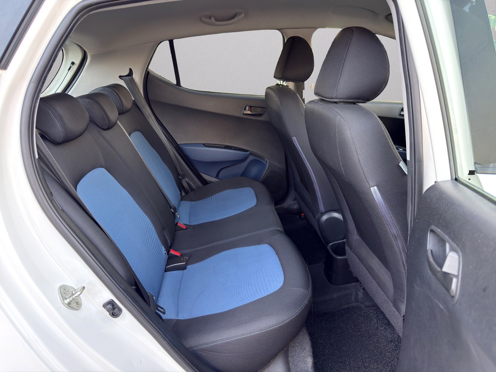 HYUNDAI i10 1.0 Amplia-image-11