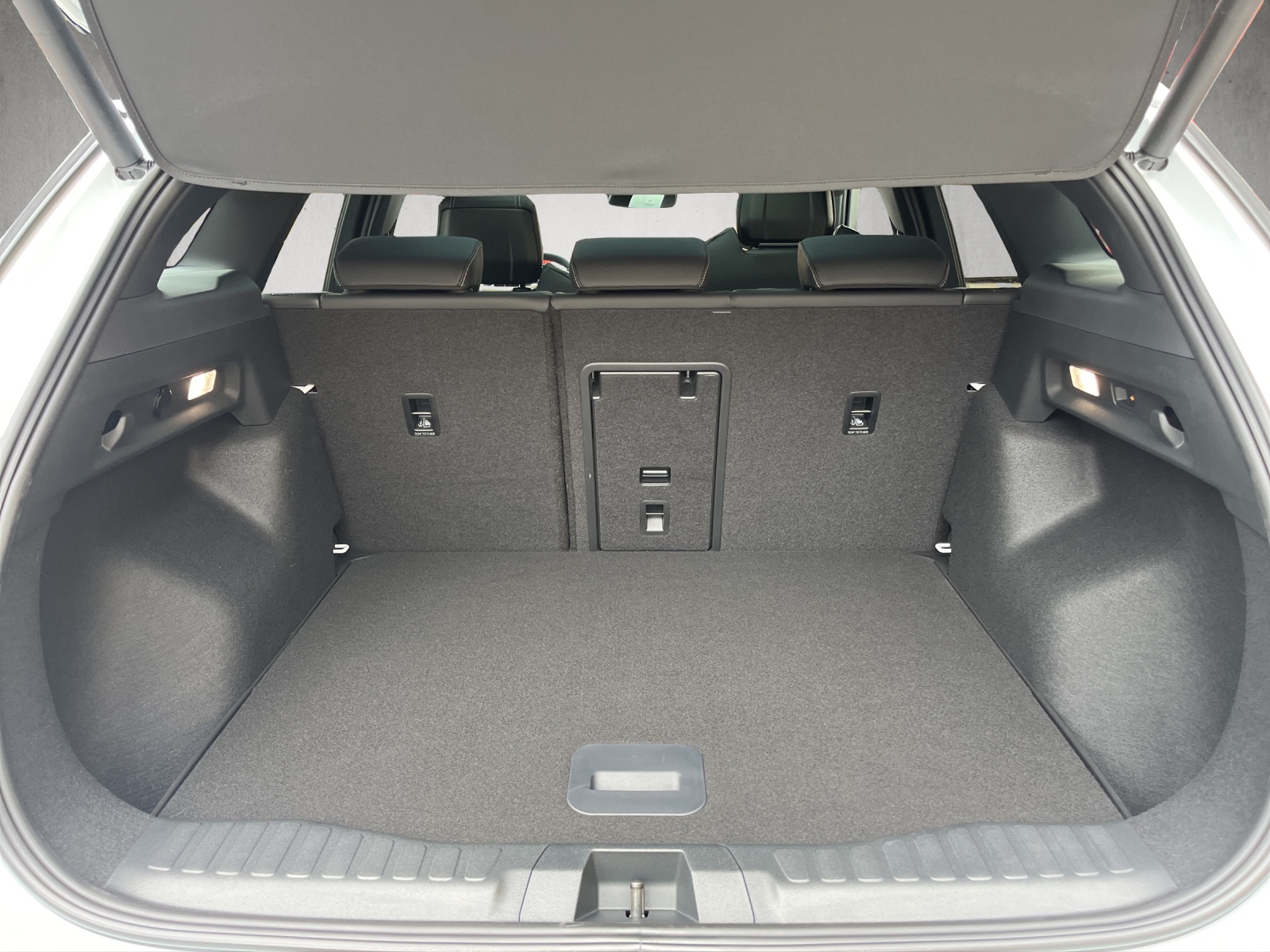 FORD Explorer Elektro 77kWh Dual Extended Range Premium AWD-image-8