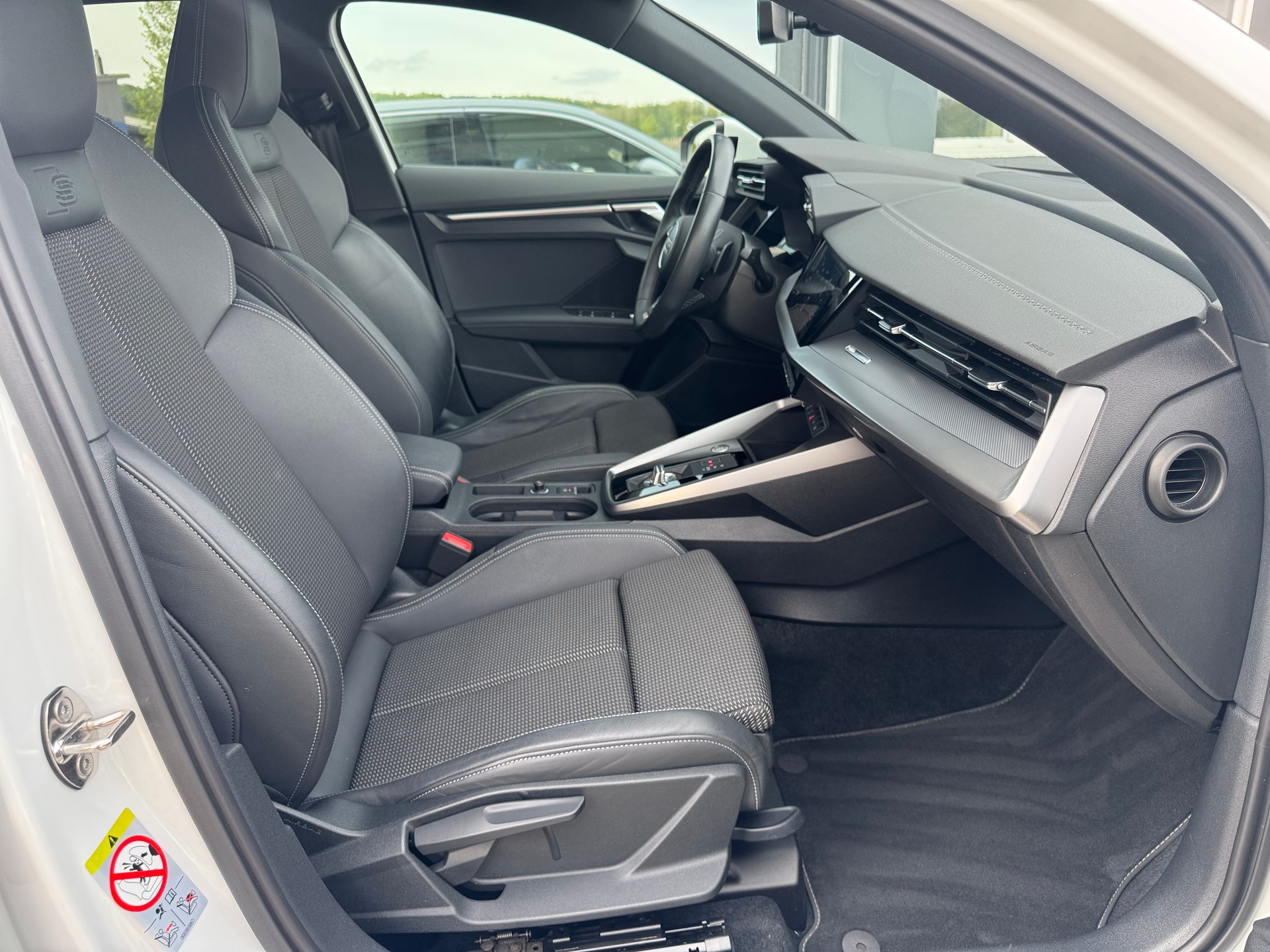 AUDI Sportback 35 TFSI S line Attraction S-tronic-image-4