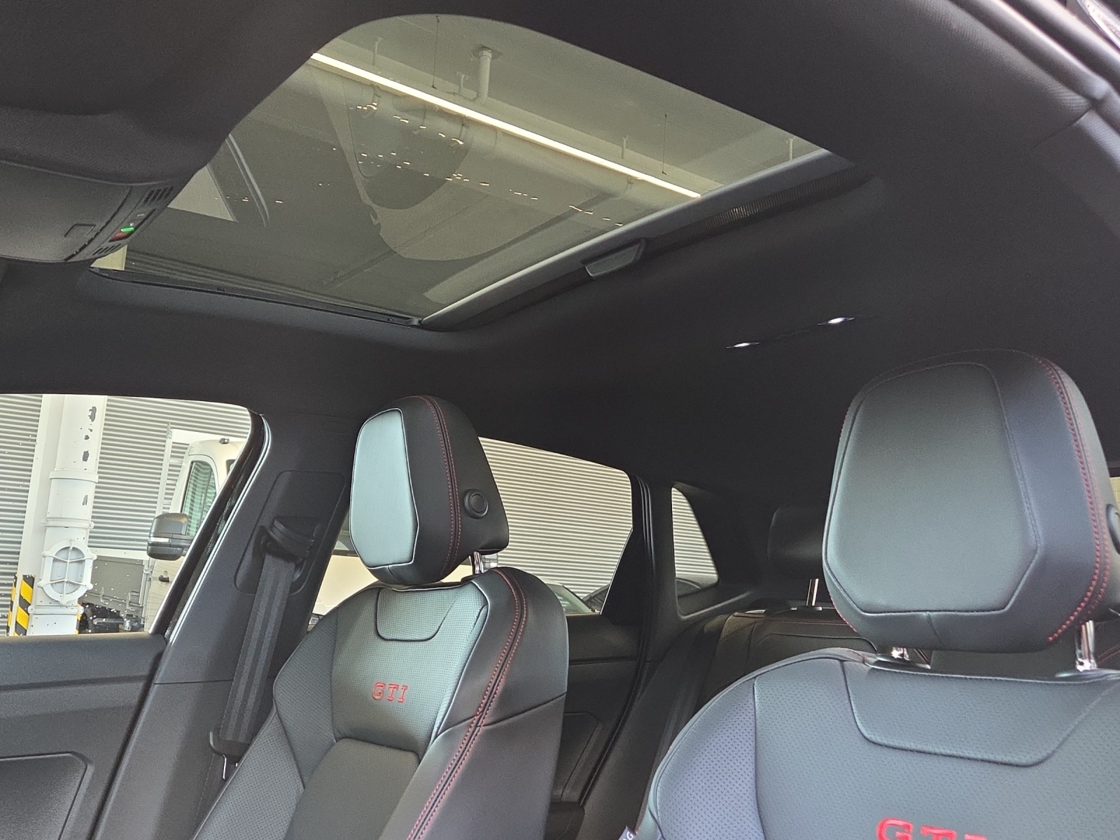 VW Polo 2.0 TSI GTI DSG-image-11