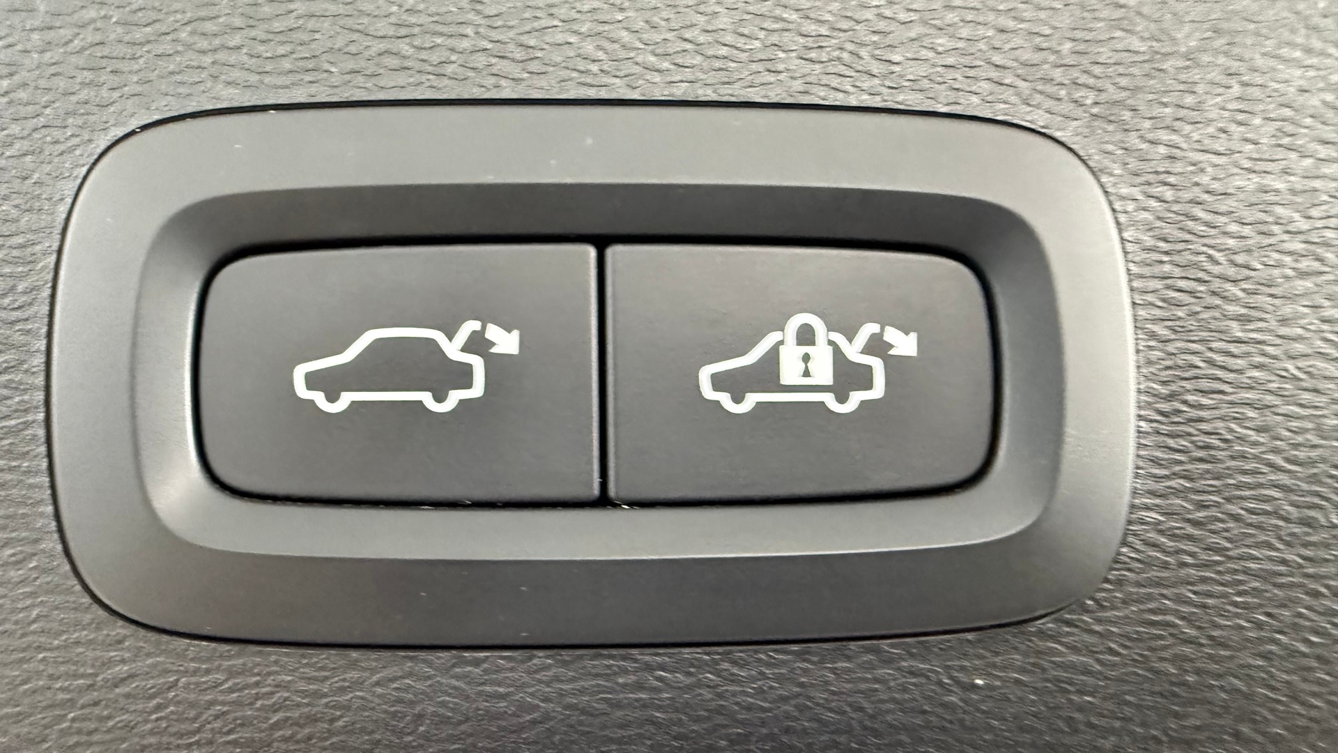 VOLVO XC40 1.5 T5 PiH R-Design-image-15