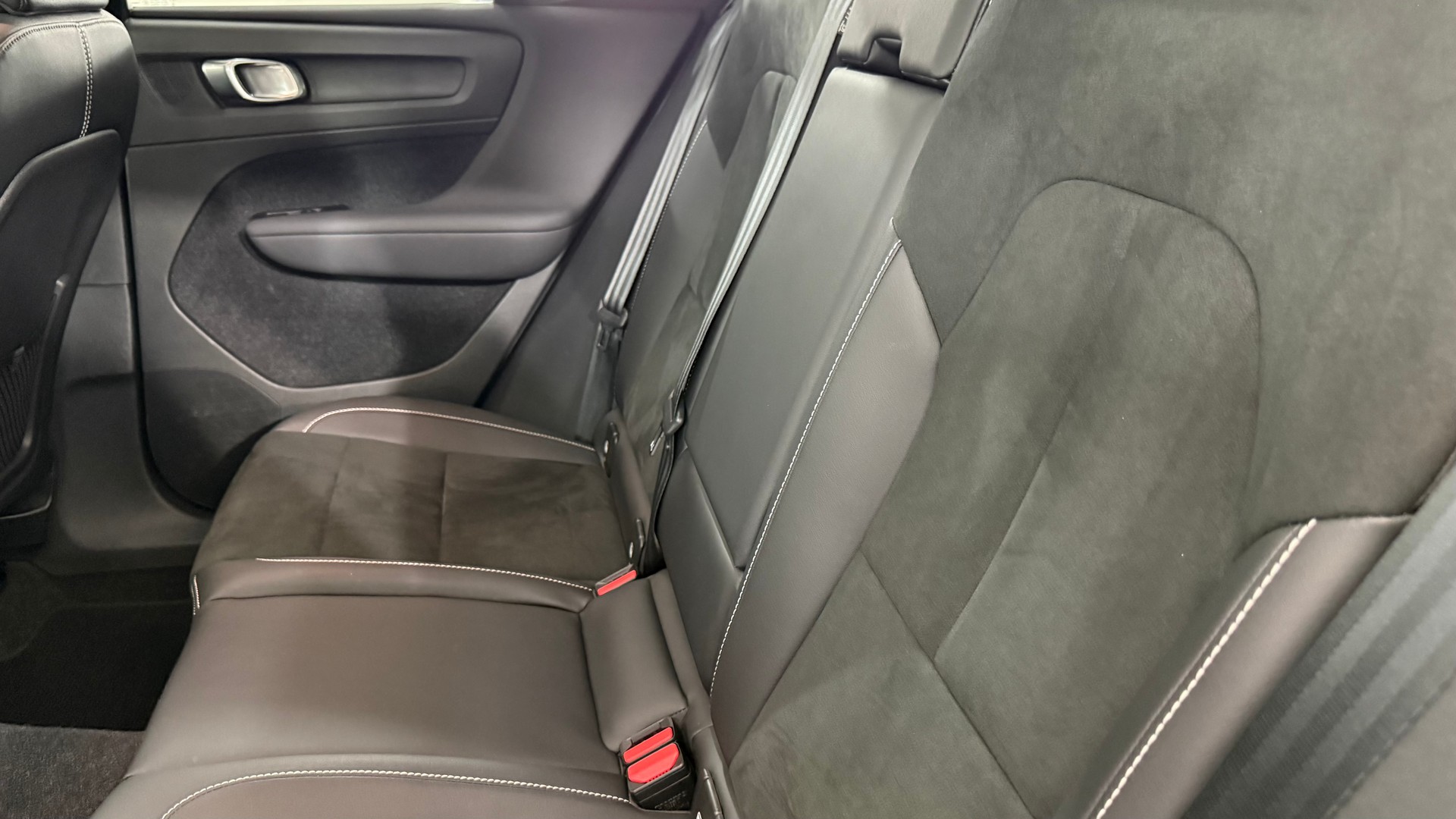 VOLVO XC40 1.5 T5 PiH R-Design-image-5