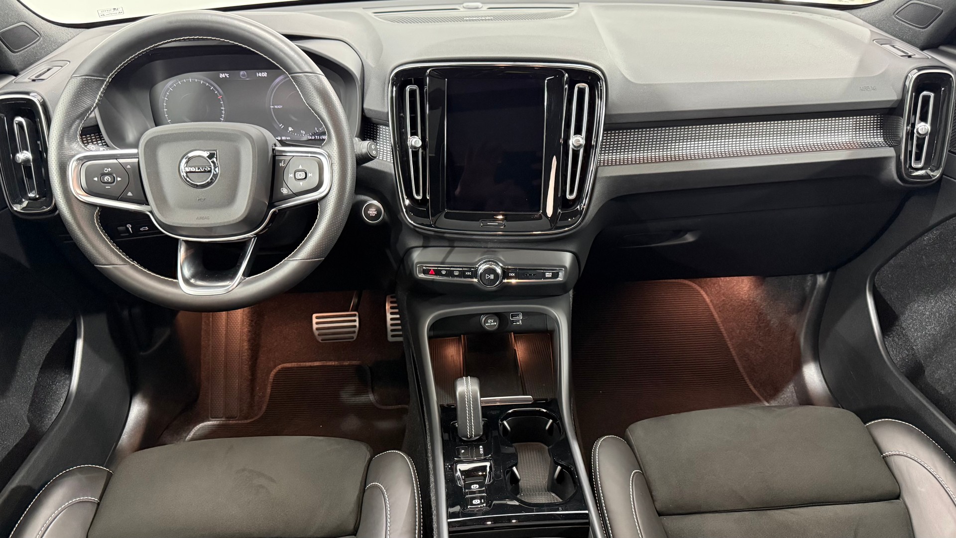 VOLVO XC40 1.5 T5 PiH R-Design-image-4
