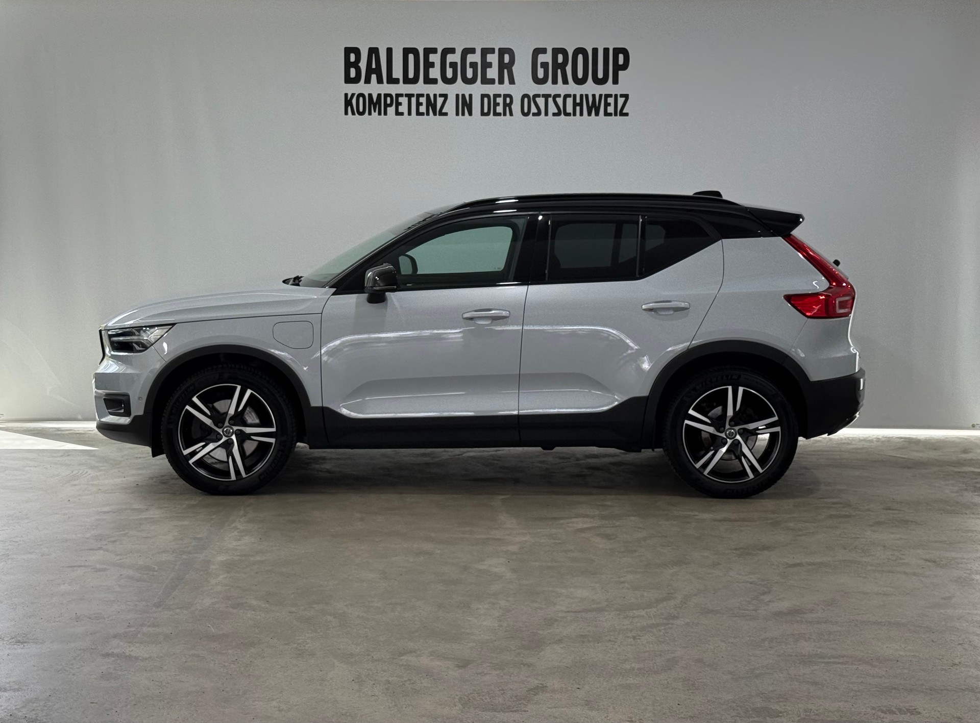 VOLVO XC40 1.5 T5 PiH R-Design-image-1