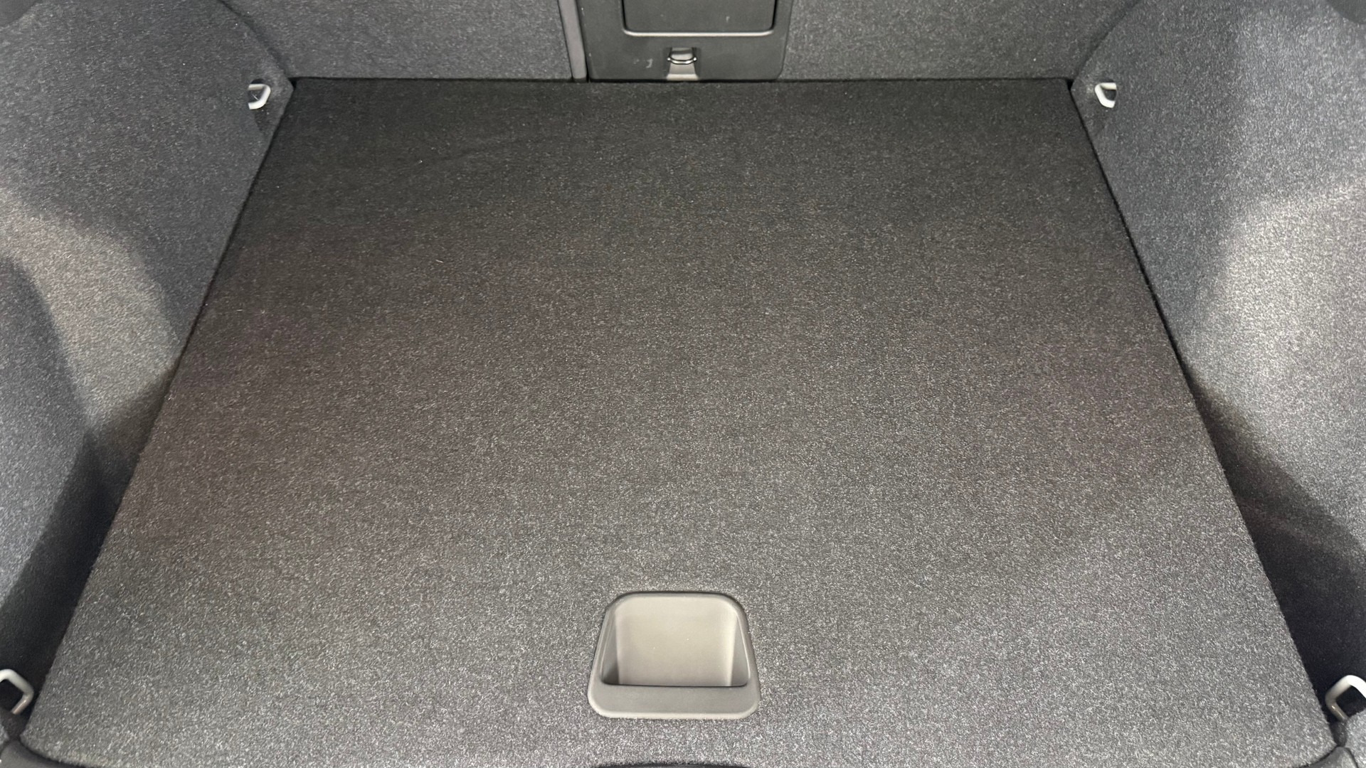 VOLVO XC40 1.5 T5 PiH R-Design-image-6