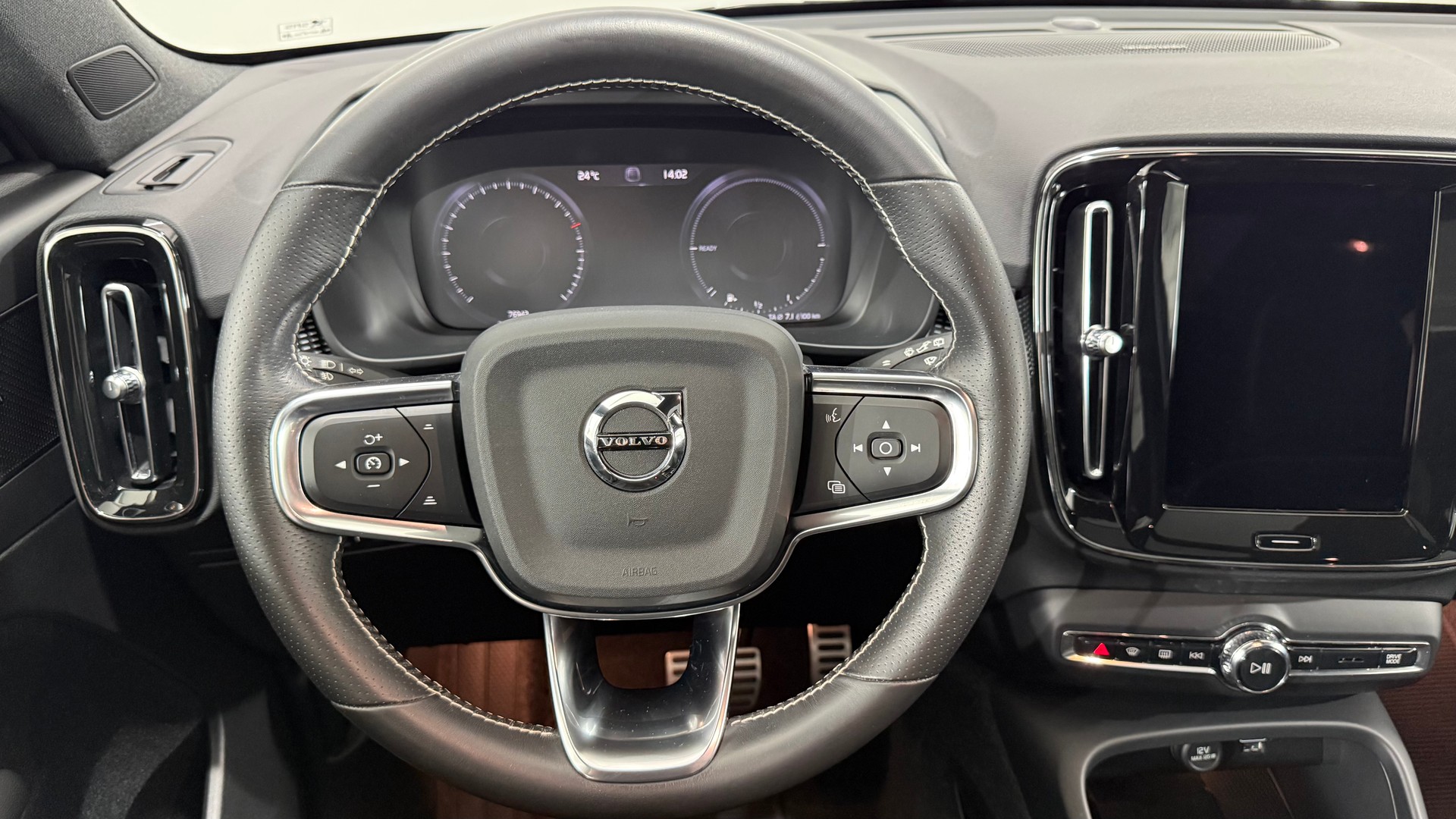 VOLVO XC40 1.5 T5 PiH R-Design-image-12