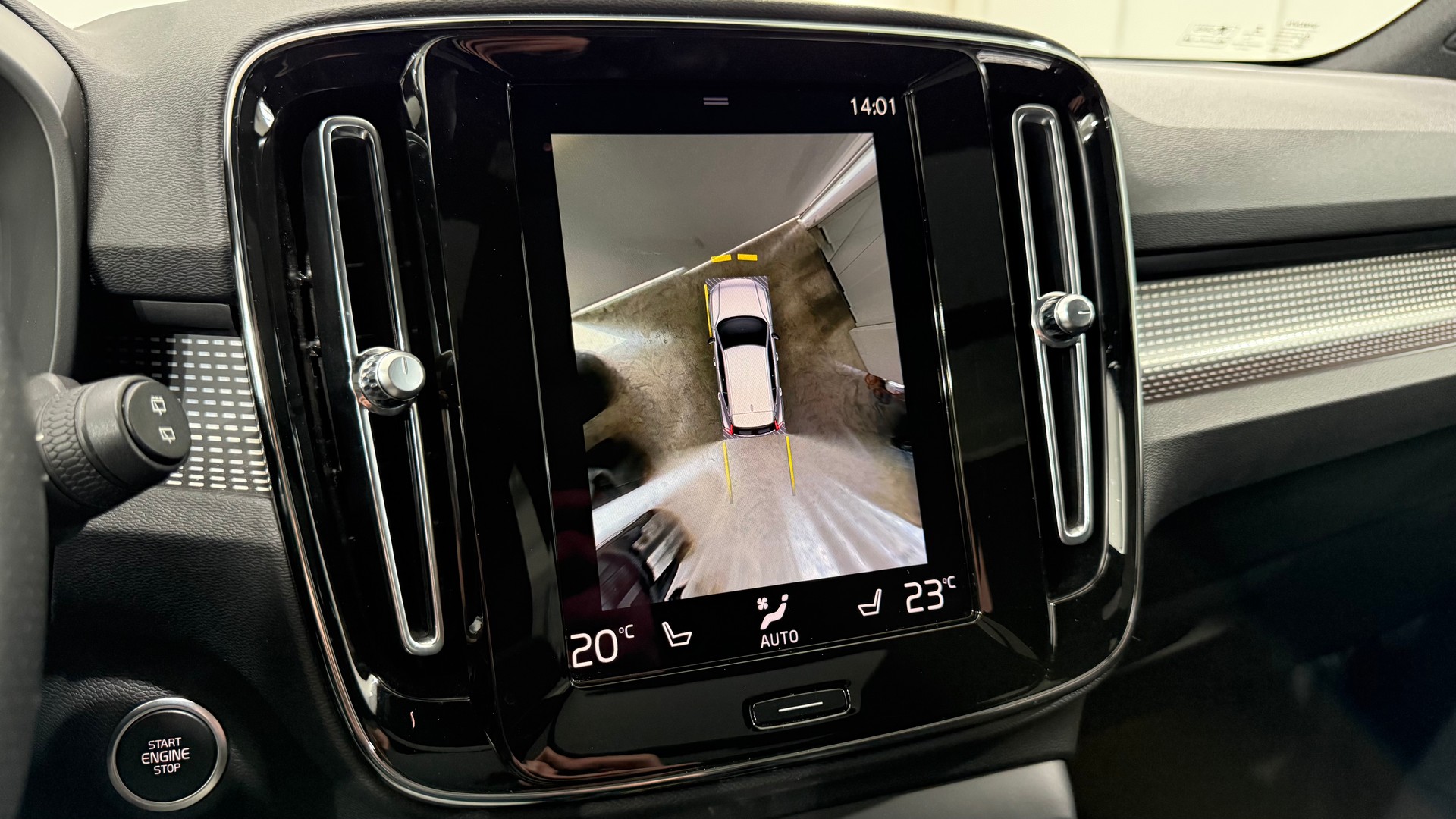 VOLVO XC40 1.5 T5 PiH R-Design-image-8