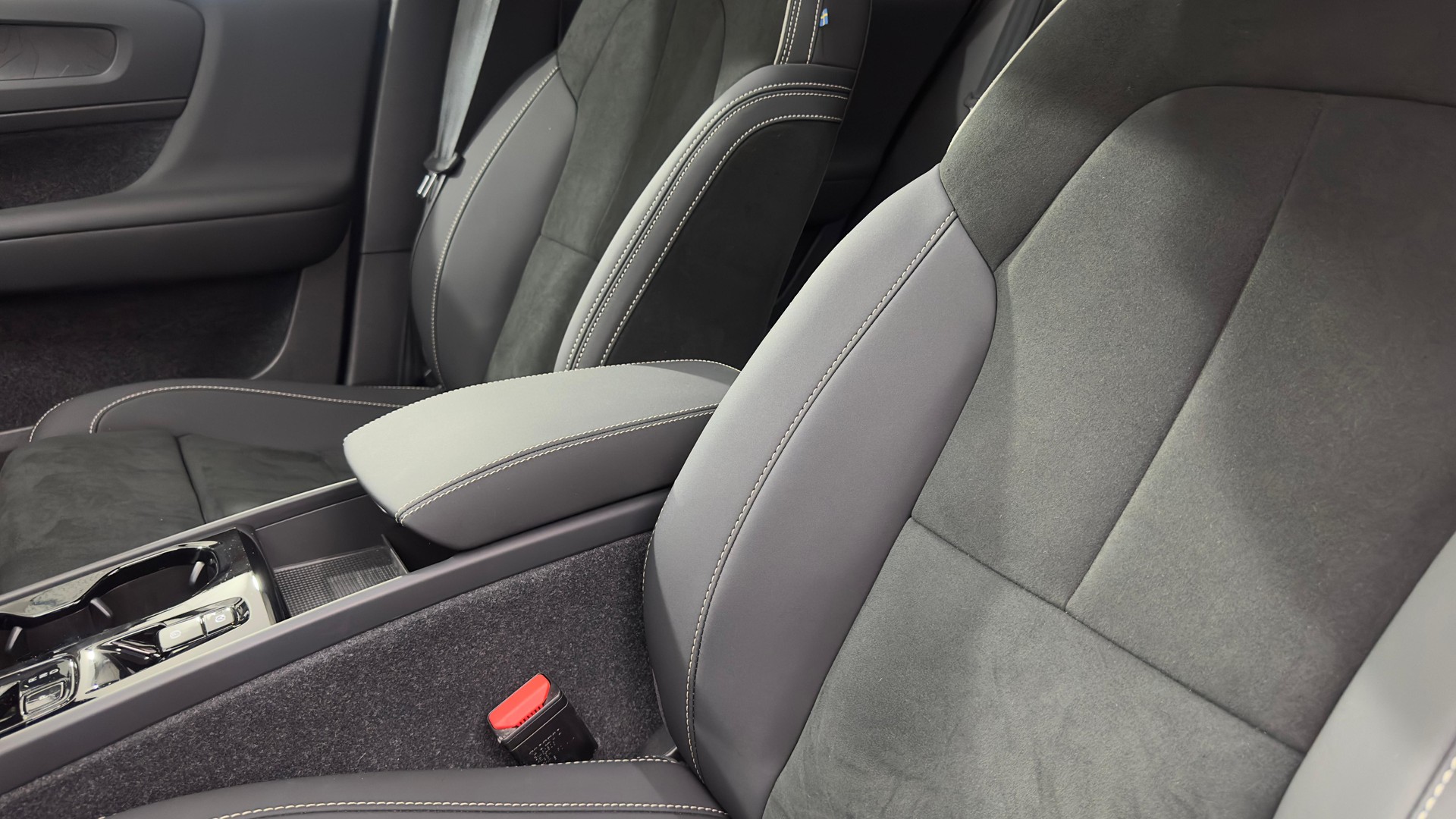 VOLVO XC40 1.5 T5 PiH R-Design-image-11