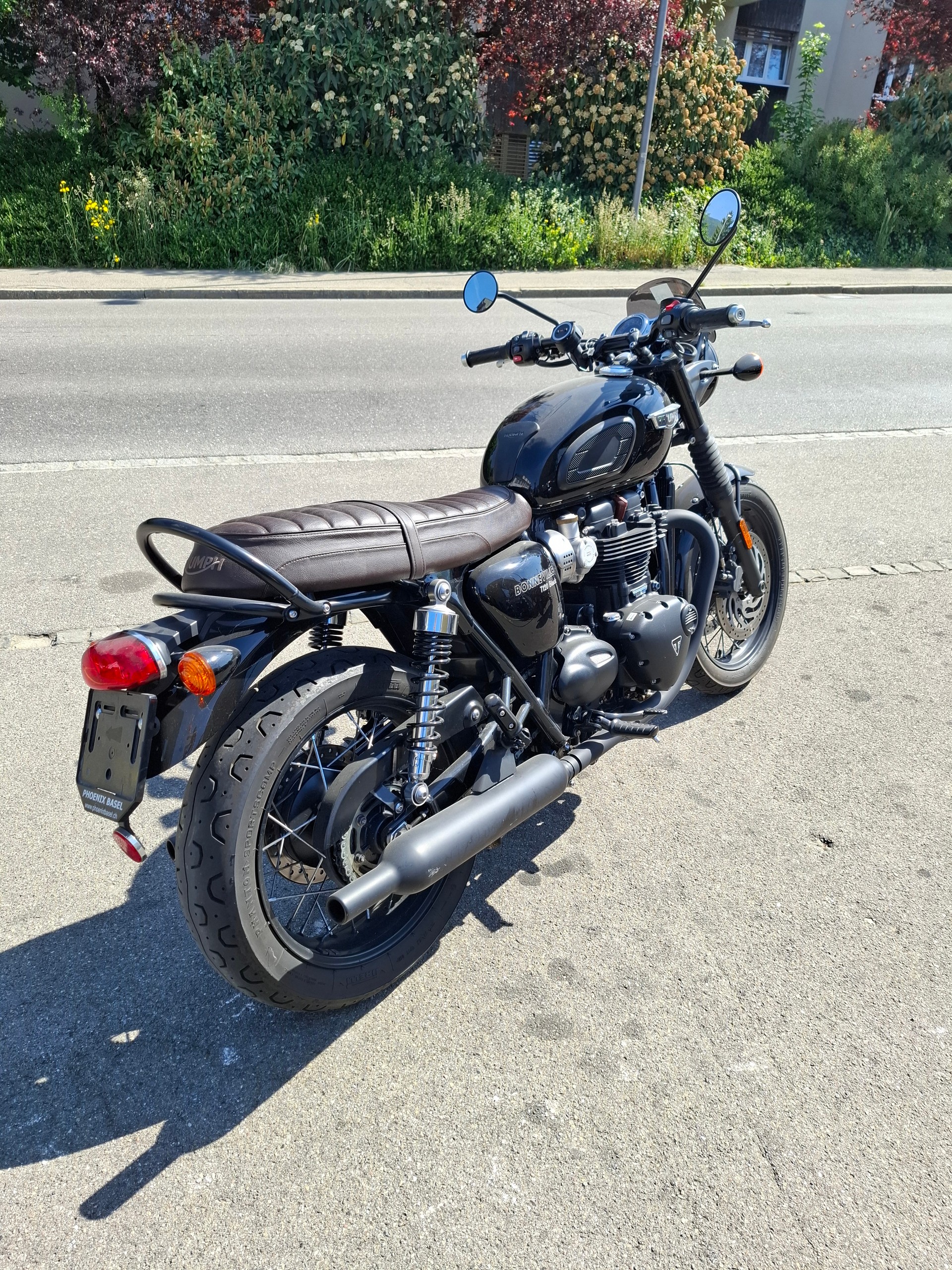TRIUMPH Bonneville T120 Black-image-2
