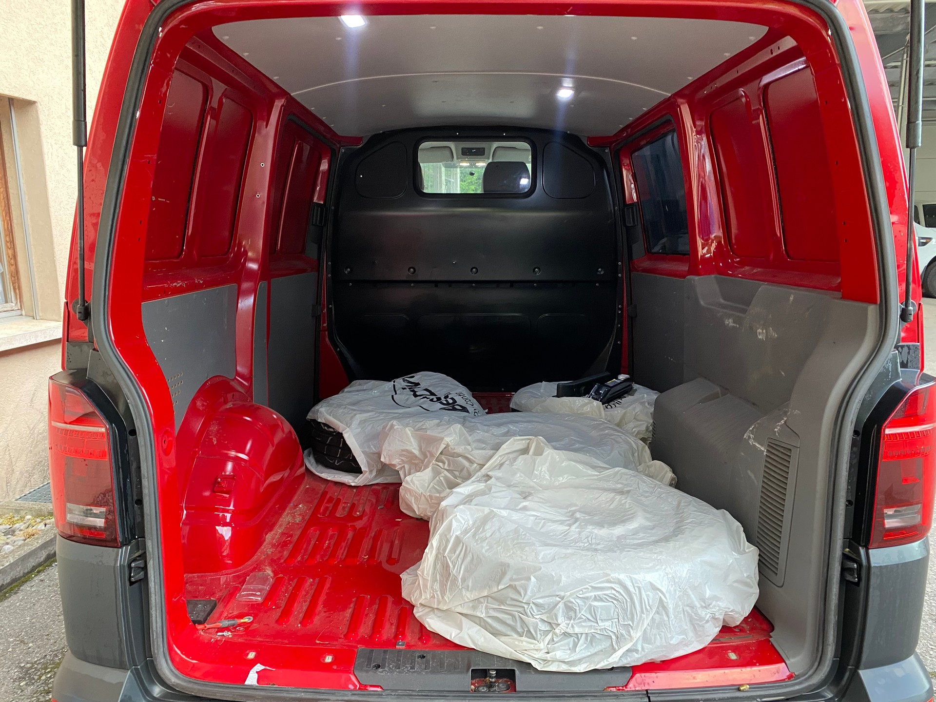 VW T6.1 2.0 TDI 4Motion DSG-image-5