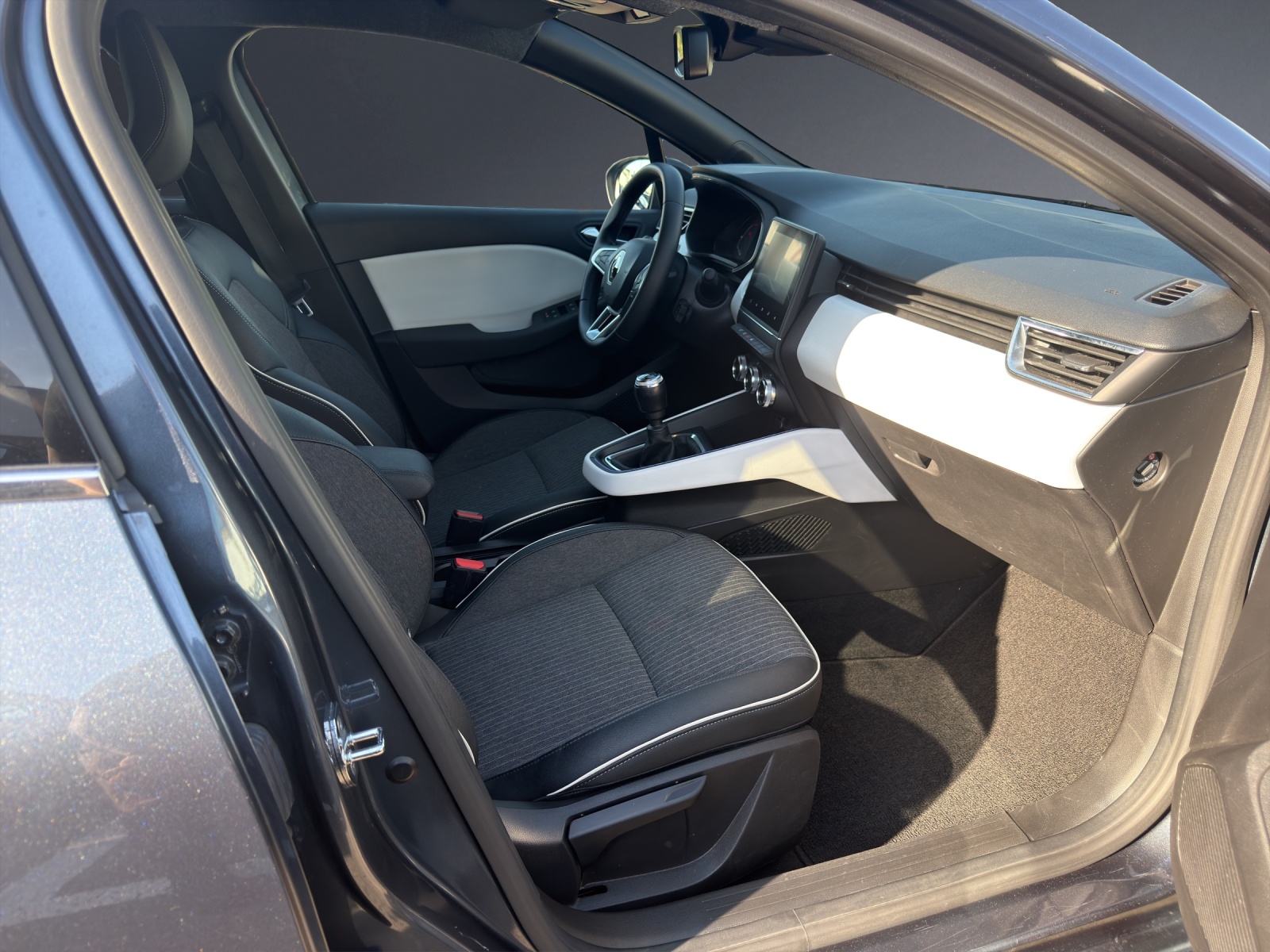RENAULT Clio 1.3 Techno-image-8