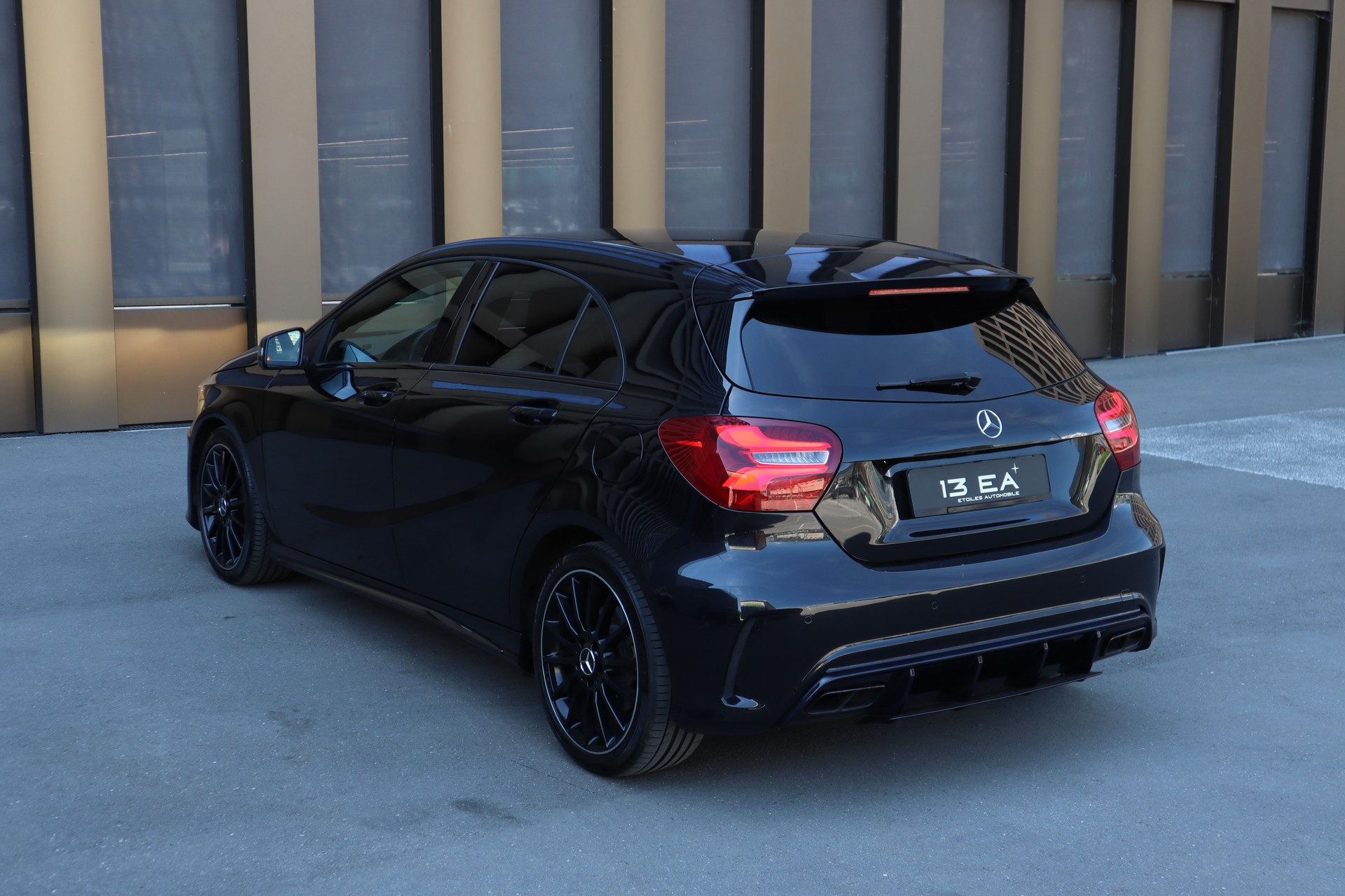 MERCEDES-BENZ A 250 AMG Line 4Matic 7G-DCT-image-7