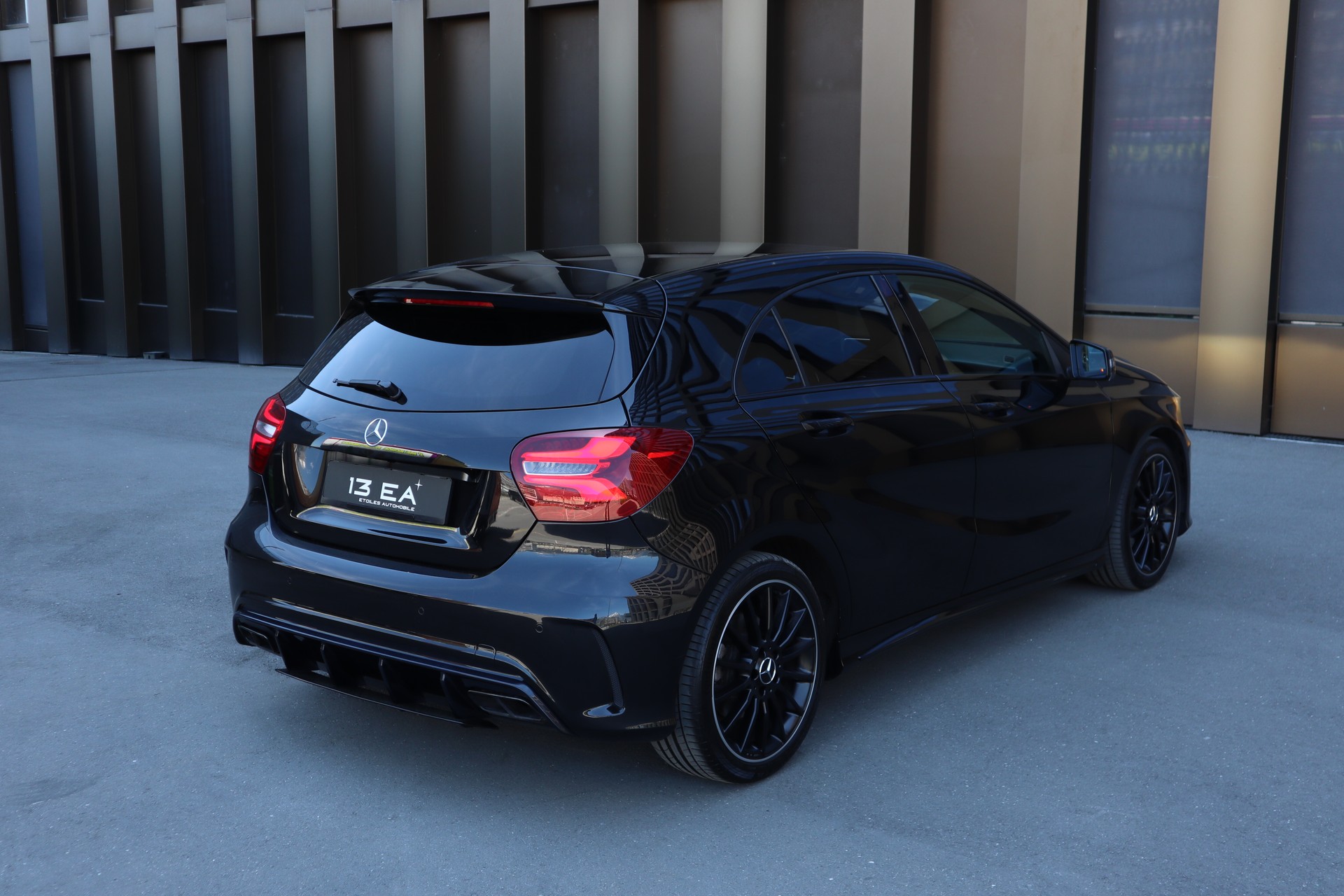 MERCEDES-BENZ A 250 AMG Line 4Matic 7G-DCT-image-5