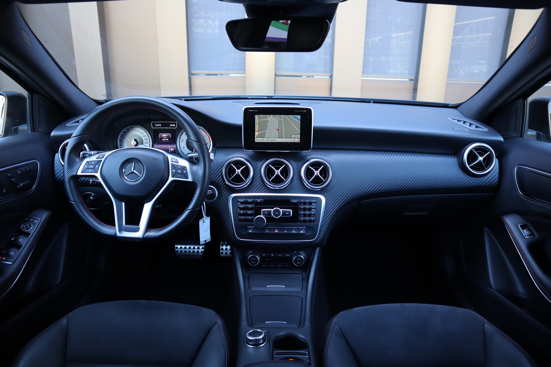 MERCEDES-BENZ A 250 AMG Line 4Matic 7G-DCT-image-12