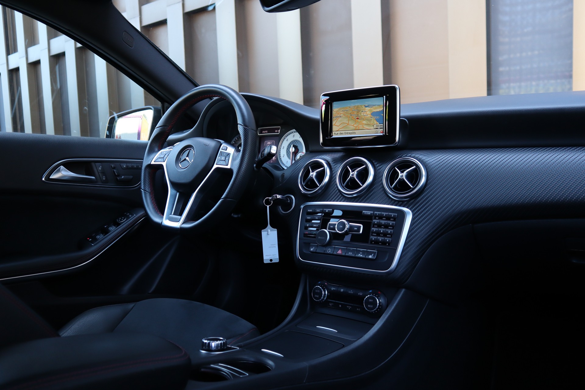 MERCEDES-BENZ A 250 AMG Line 4Matic 7G-DCT-image-11