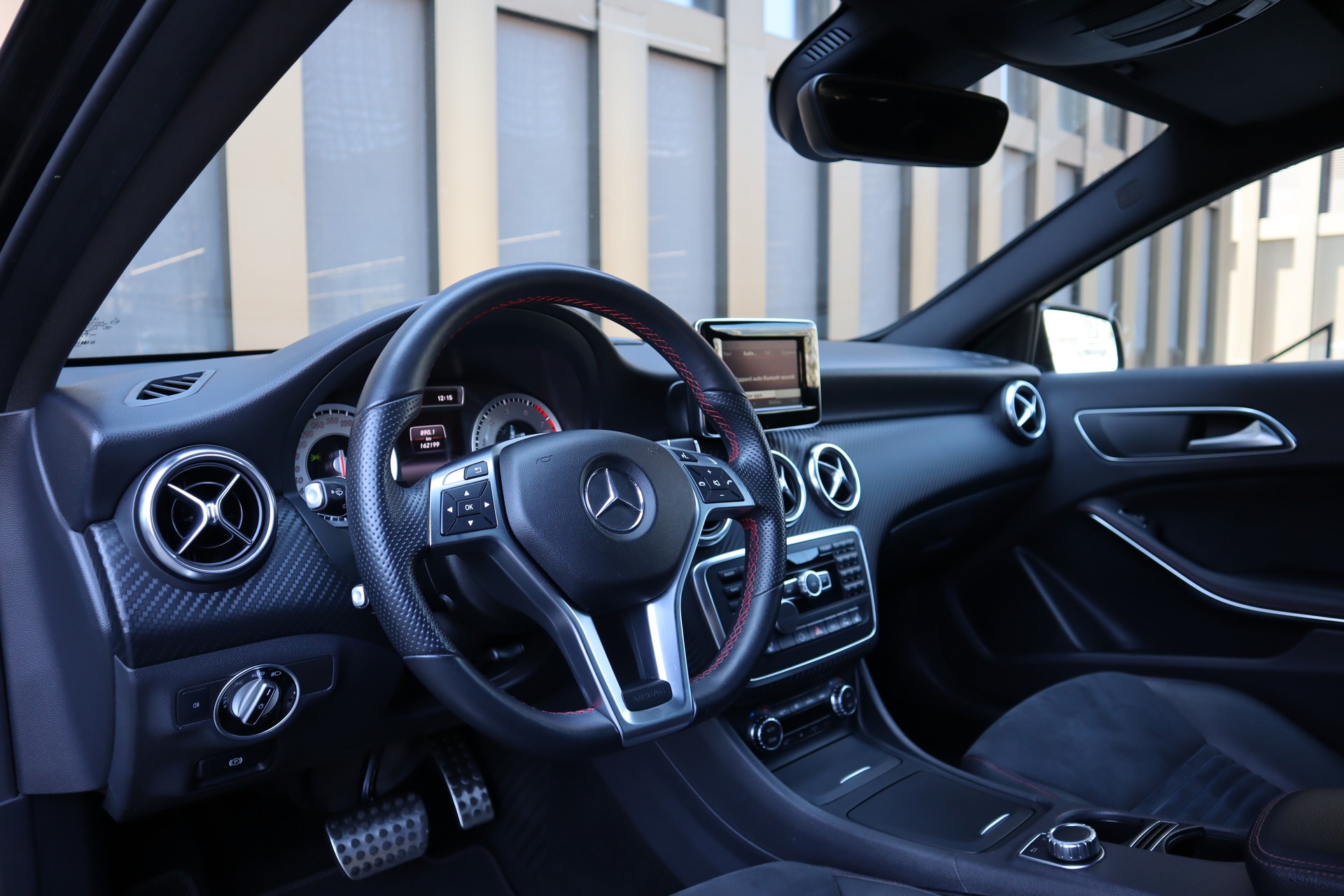 MERCEDES-BENZ A 250 AMG Line 4Matic 7G-DCT-image-9