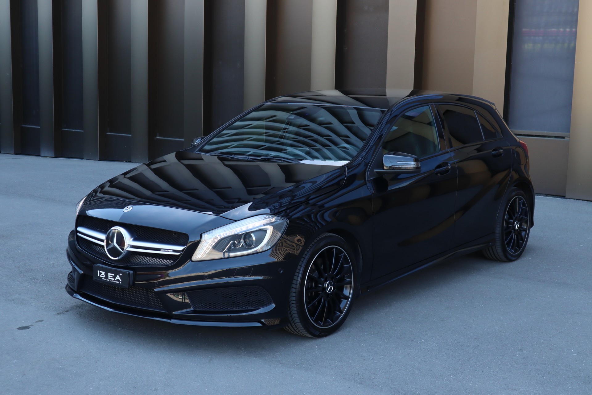 MERCEDES-BENZ A 250 AMG Line 4Matic 7G-DCT-image-2