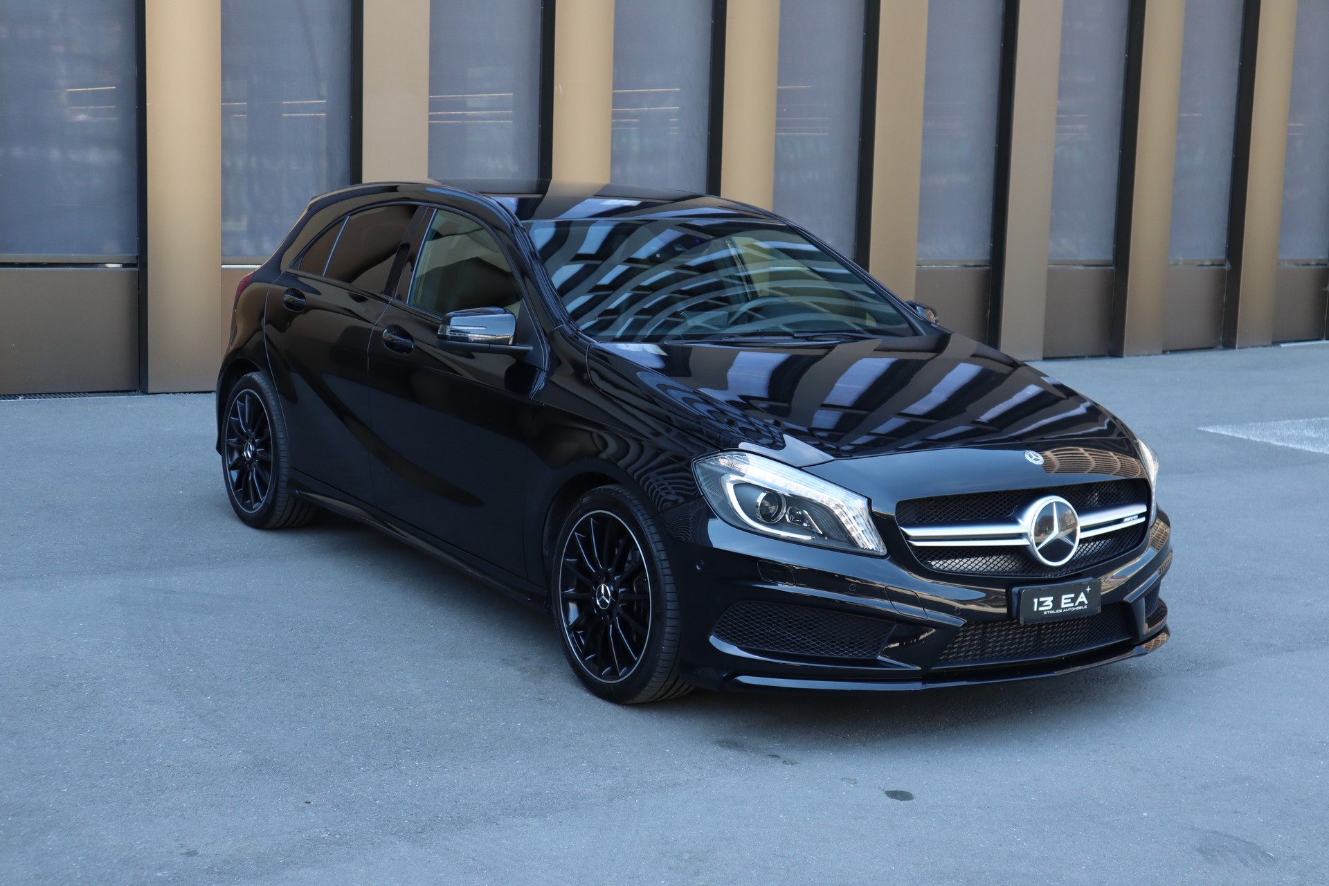 MERCEDES-BENZ A 250 AMG Line 4Matic 7G-DCT-image-3