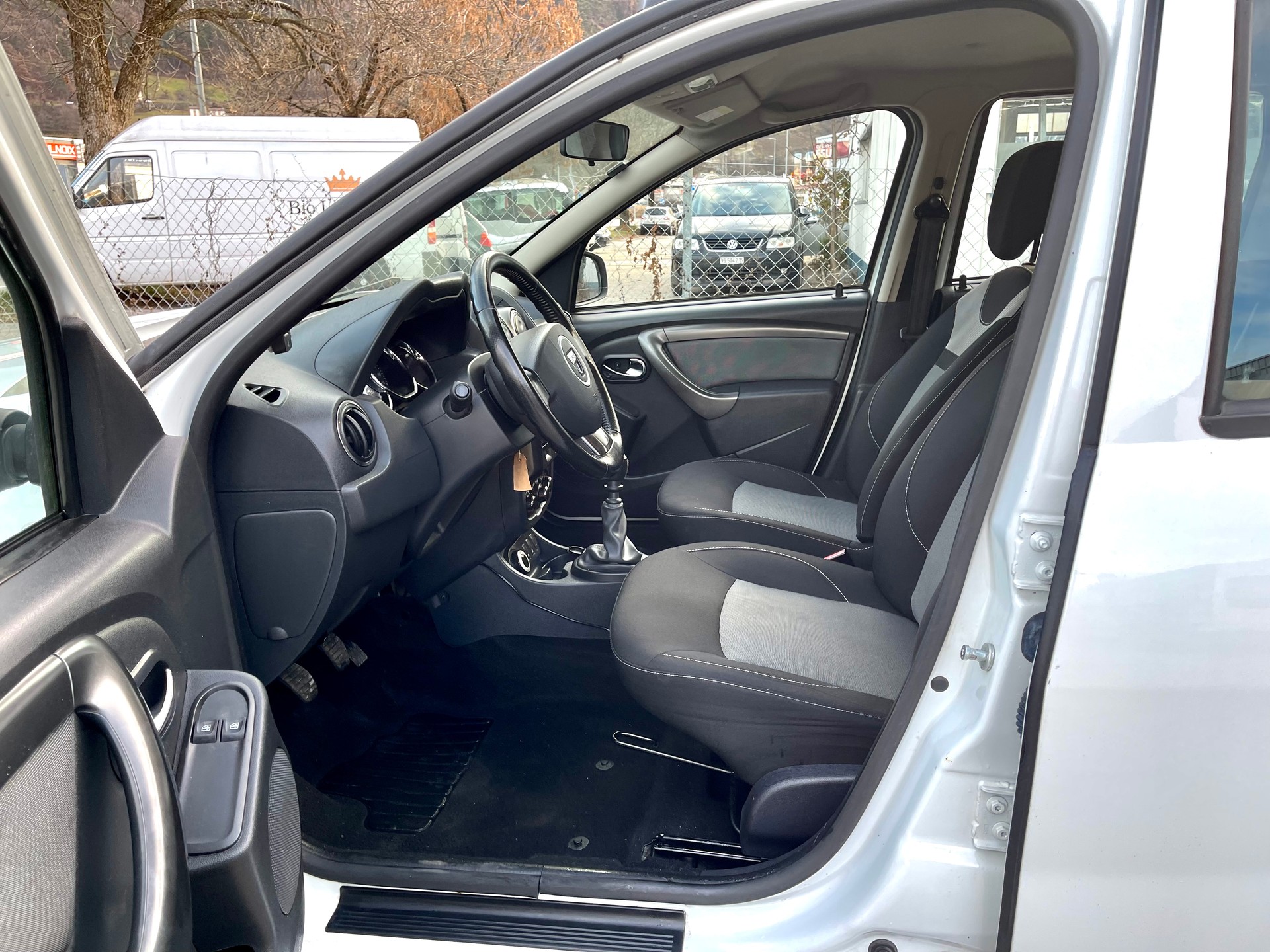 DACIA Duster 1.2 T Lauréate 4x4-image-10