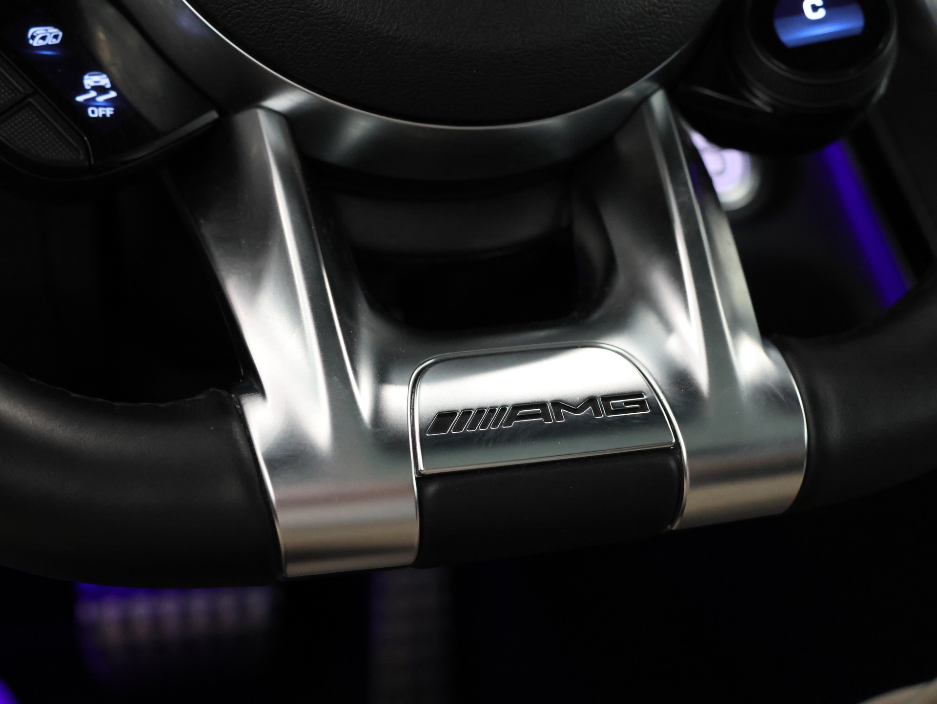 MERCEDES-BENZ C 63 AMG 9G-tronic *Carbon*Panorama*Schalen Sitze*Burmester*-image-19