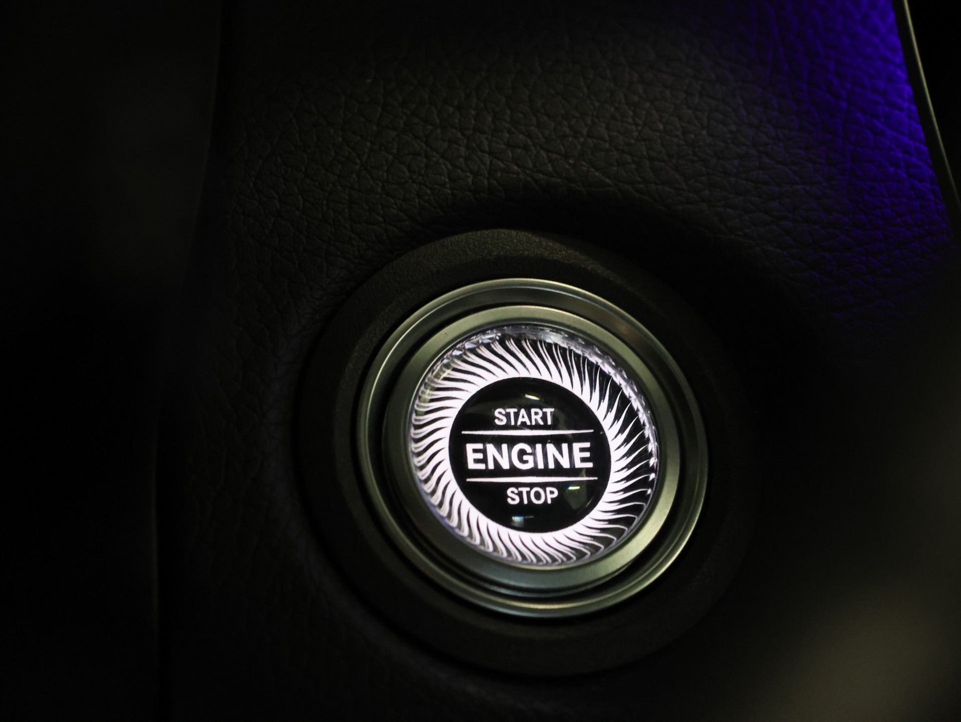MERCEDES-BENZ C 63 AMG 9G-tronic *Carbon*Panorama*Schalen Sitze*Burmester*-image-33