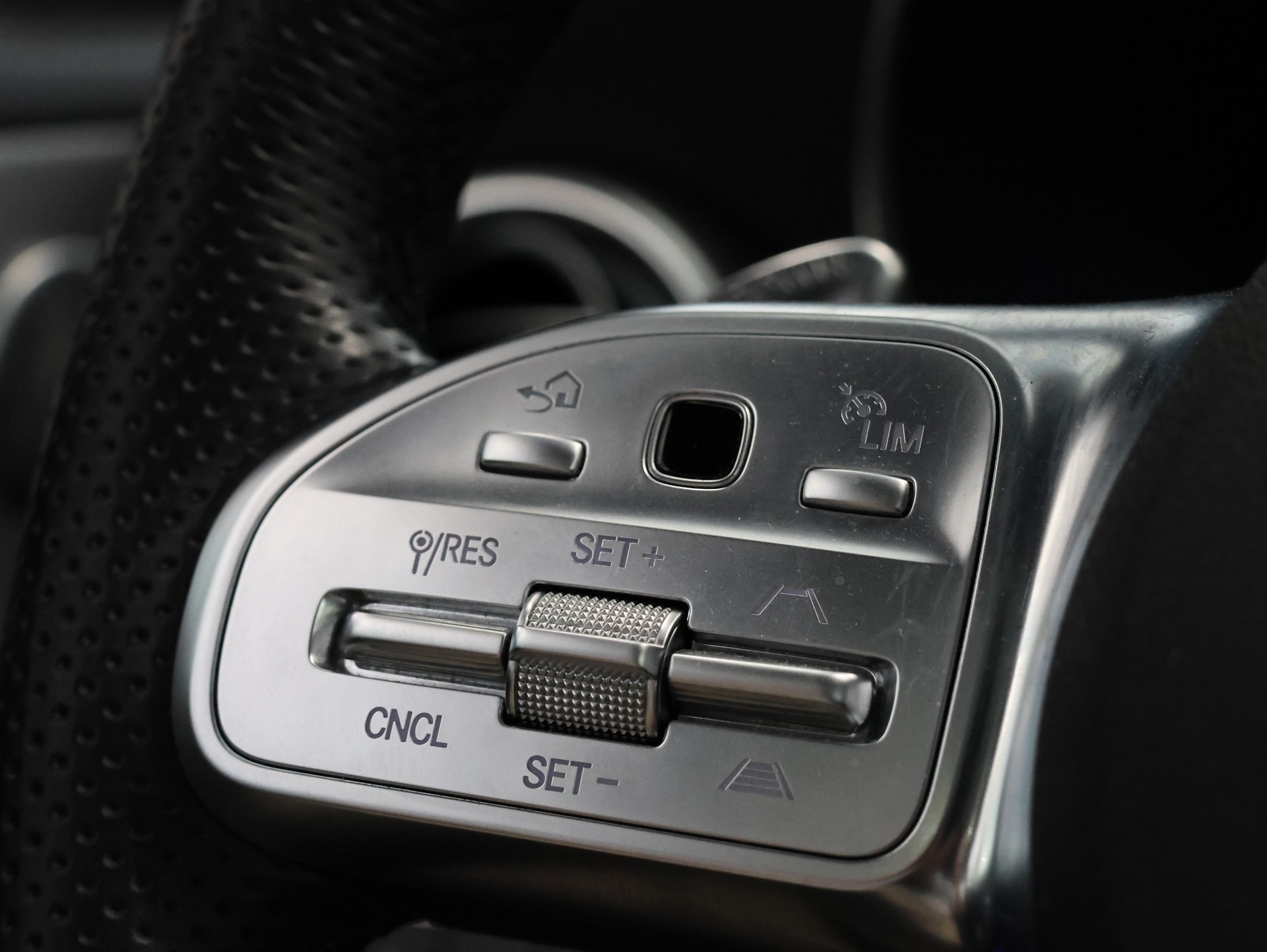 MERCEDES-BENZ C 63 AMG 9G-tronic *Carbon*Panorama*Schalen Sitze*Burmester*-image-18