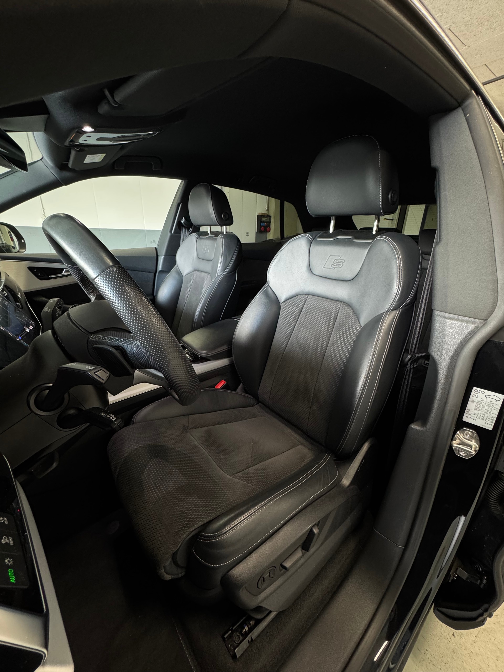 AUDI Q8 55 TFSI quattro tiptronic-image-15