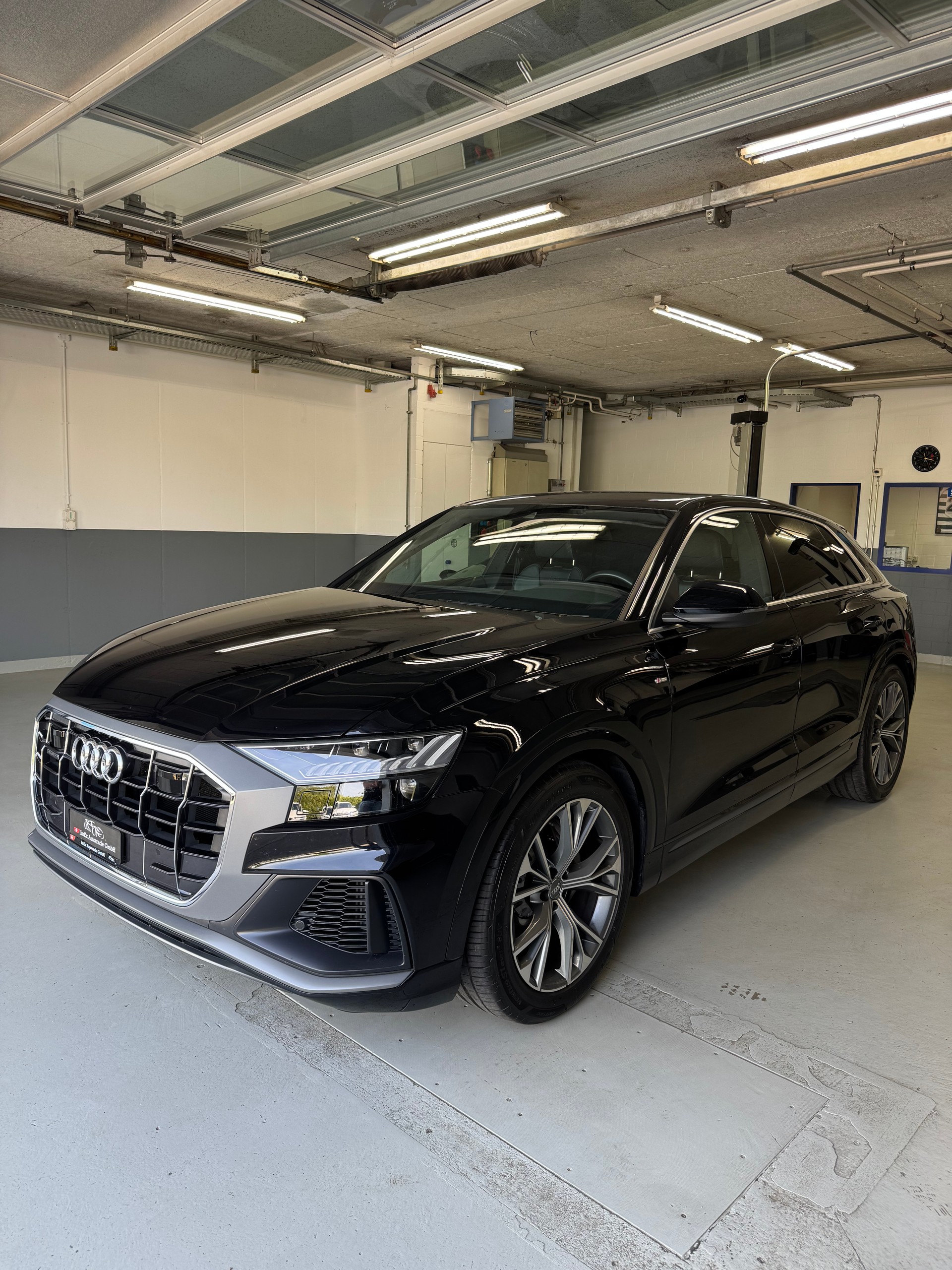 AUDI Q8 55 TFSI quattro tiptronic-image-1
