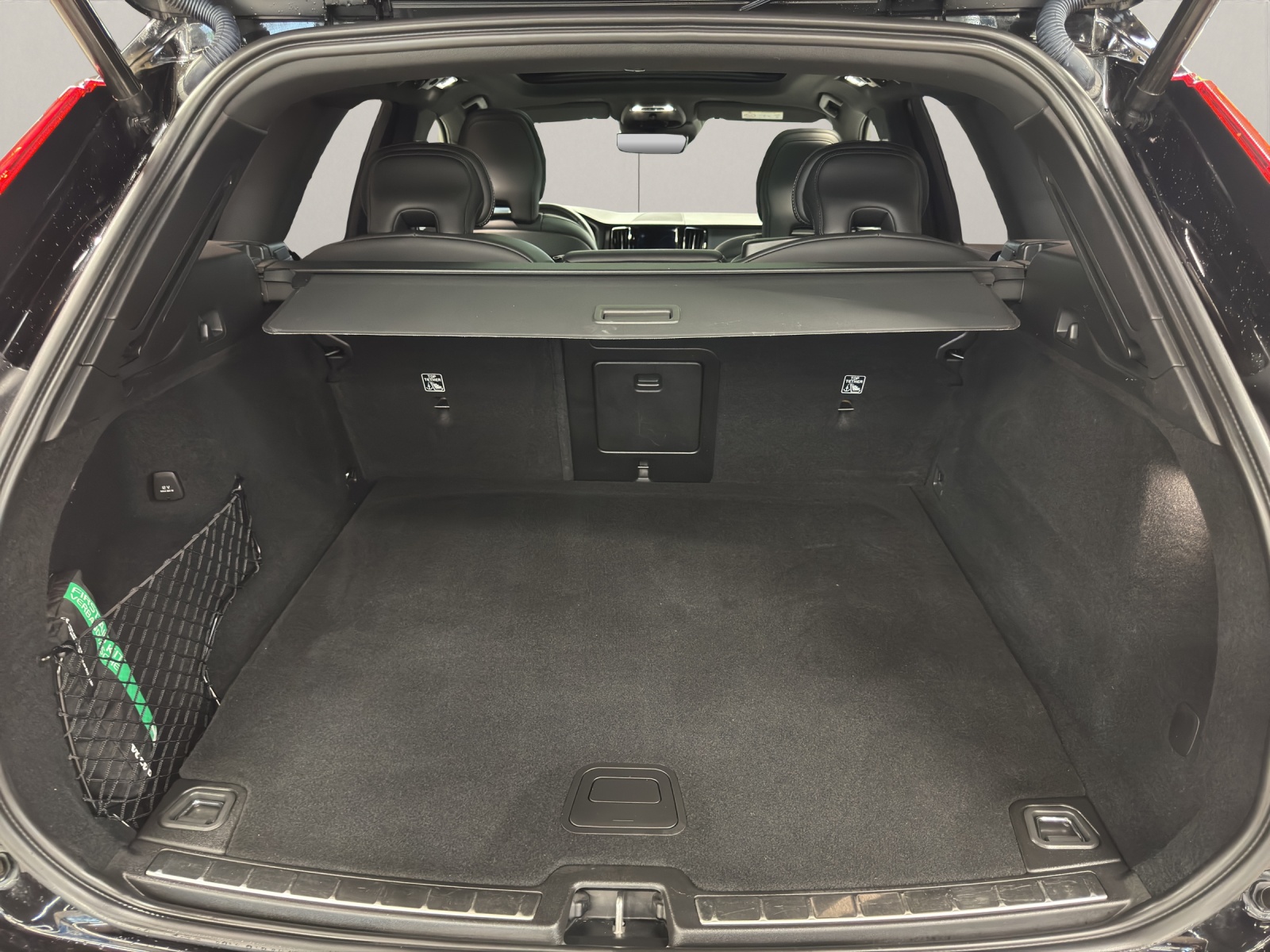 VOLVO XC60 2.0 T8 TE R-Design eAWD-image-12