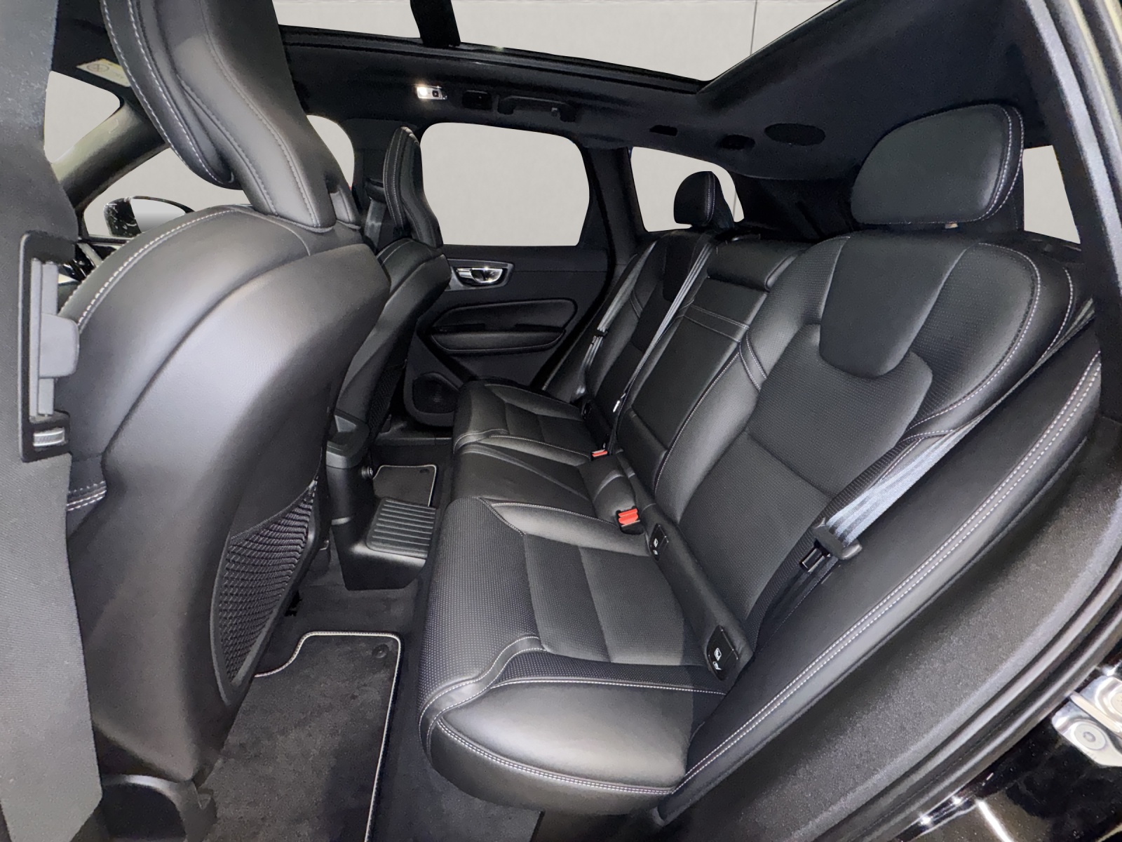 VOLVO XC60 2.0 T8 TE R-Design eAWD-image-15