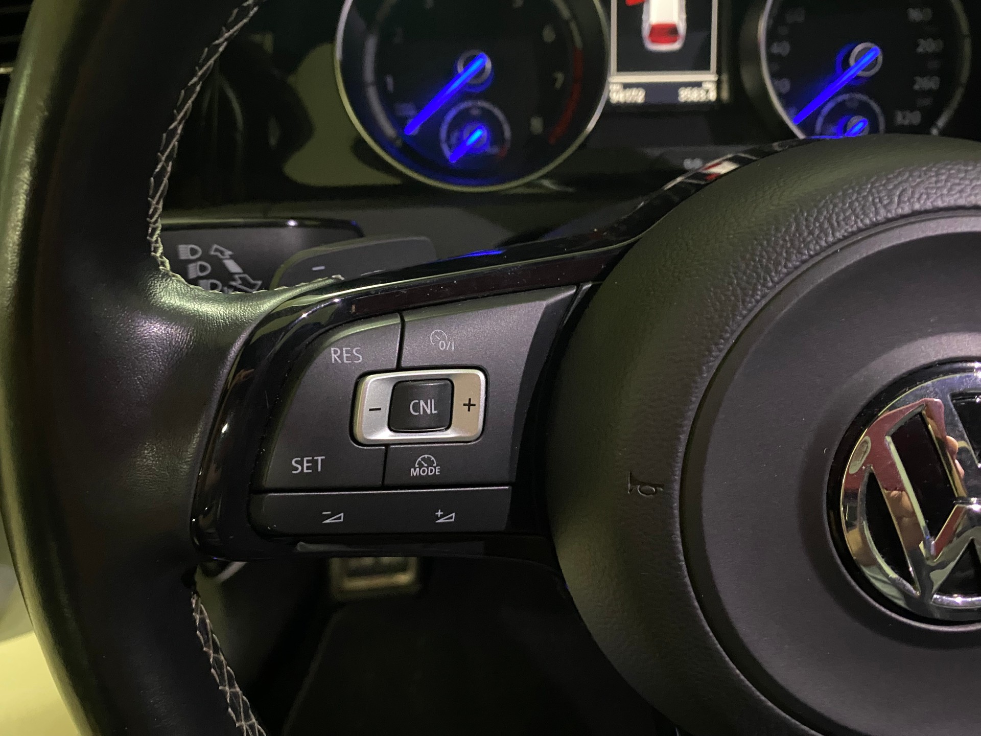 VW Golf Variant 2.0 TSI R 4 Motion DSG-image-13