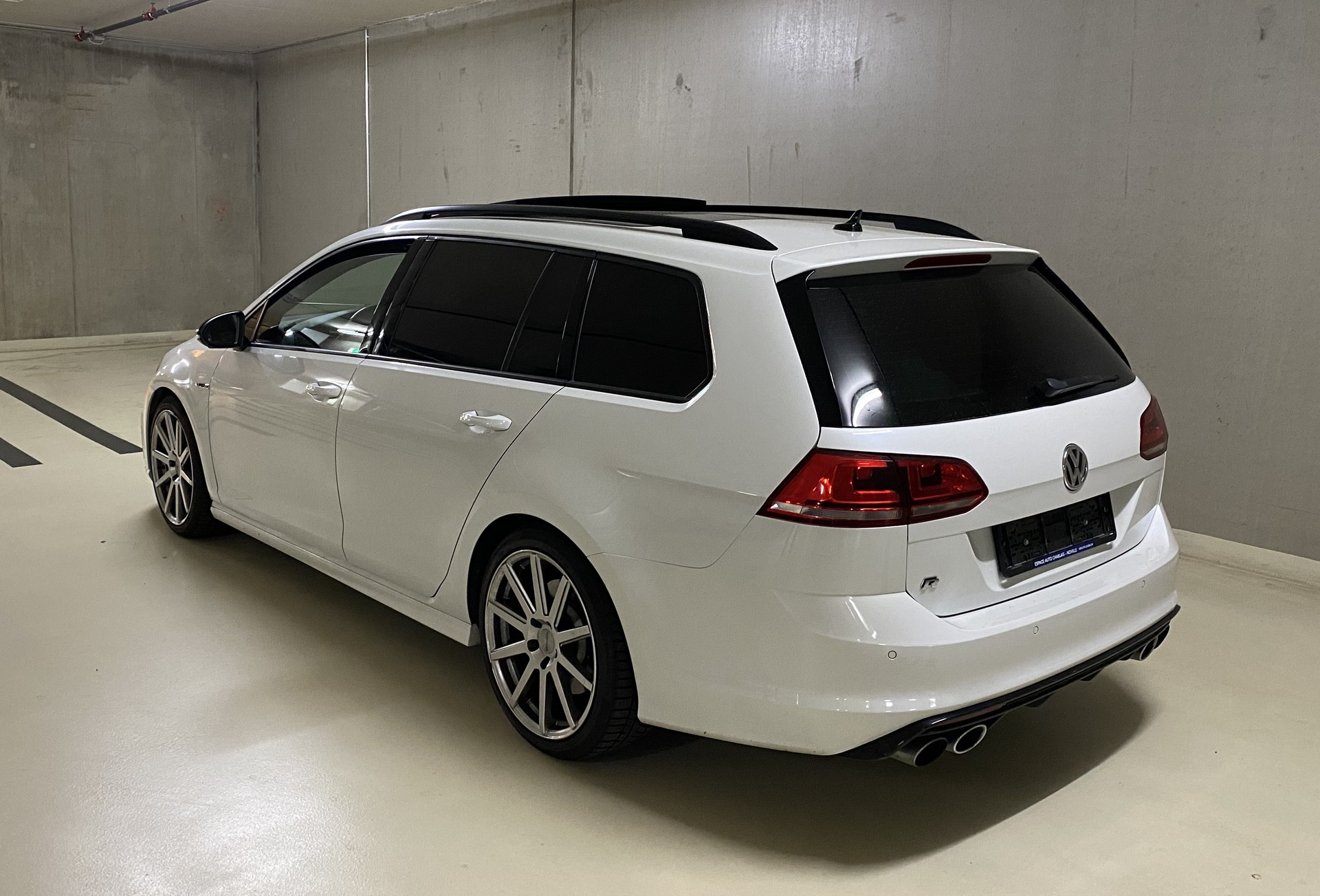 VW Golf Variant 2.0 TSI R 4 Motion DSG-image-7