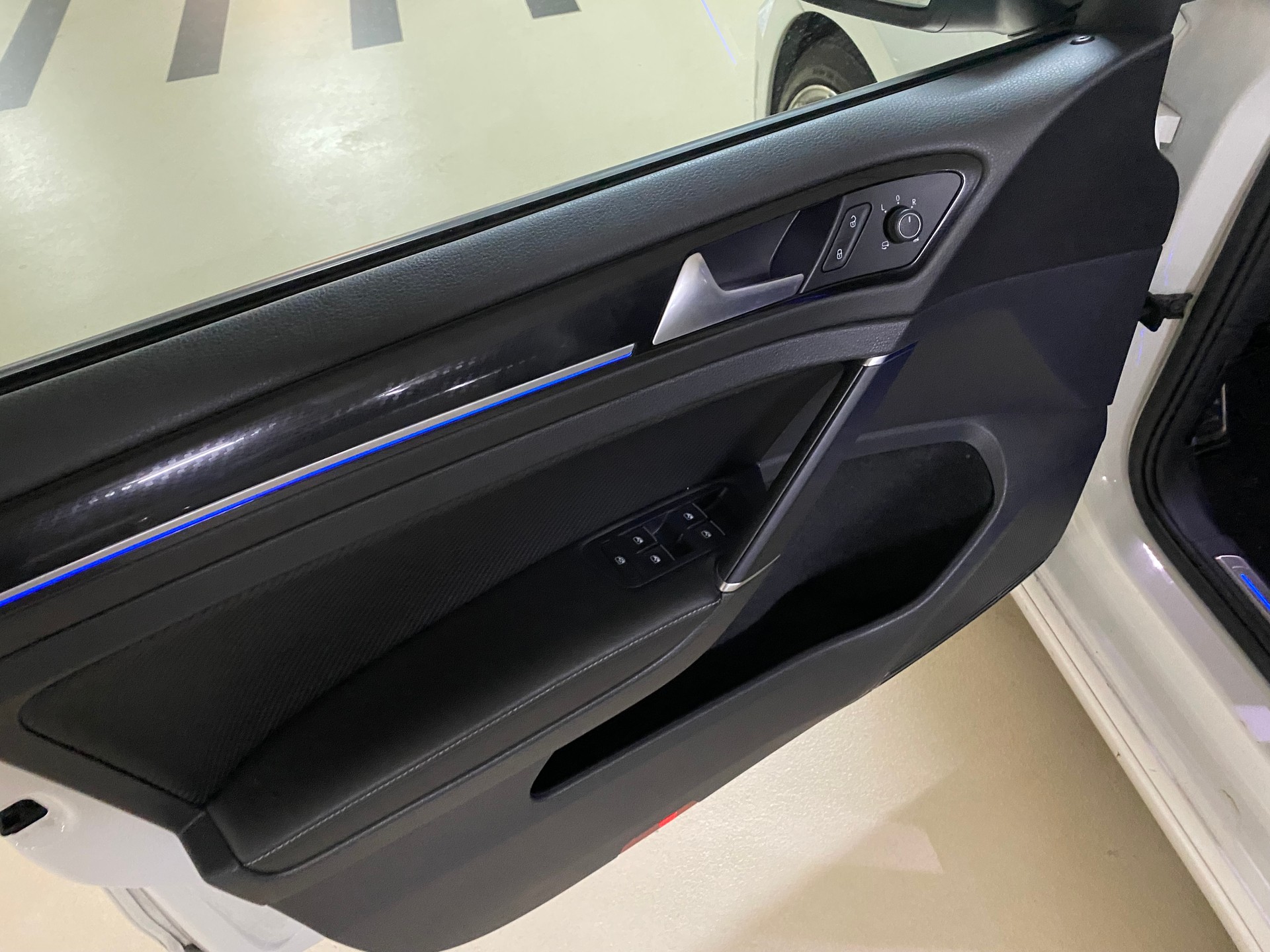 VW Golf Variant 2.0 TSI R 4 Motion DSG-image-9