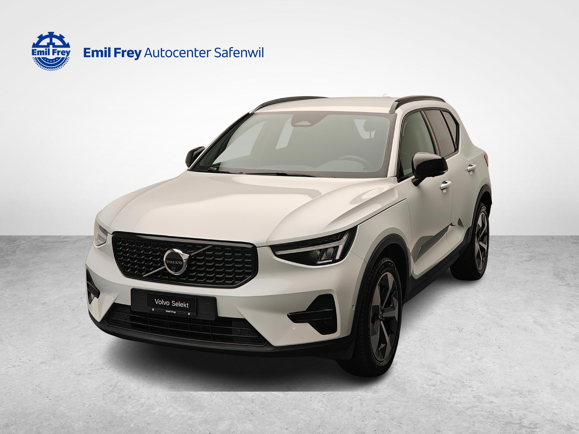 VOLVO XC40 2.0 B3 MH Plus Dark-image-0
