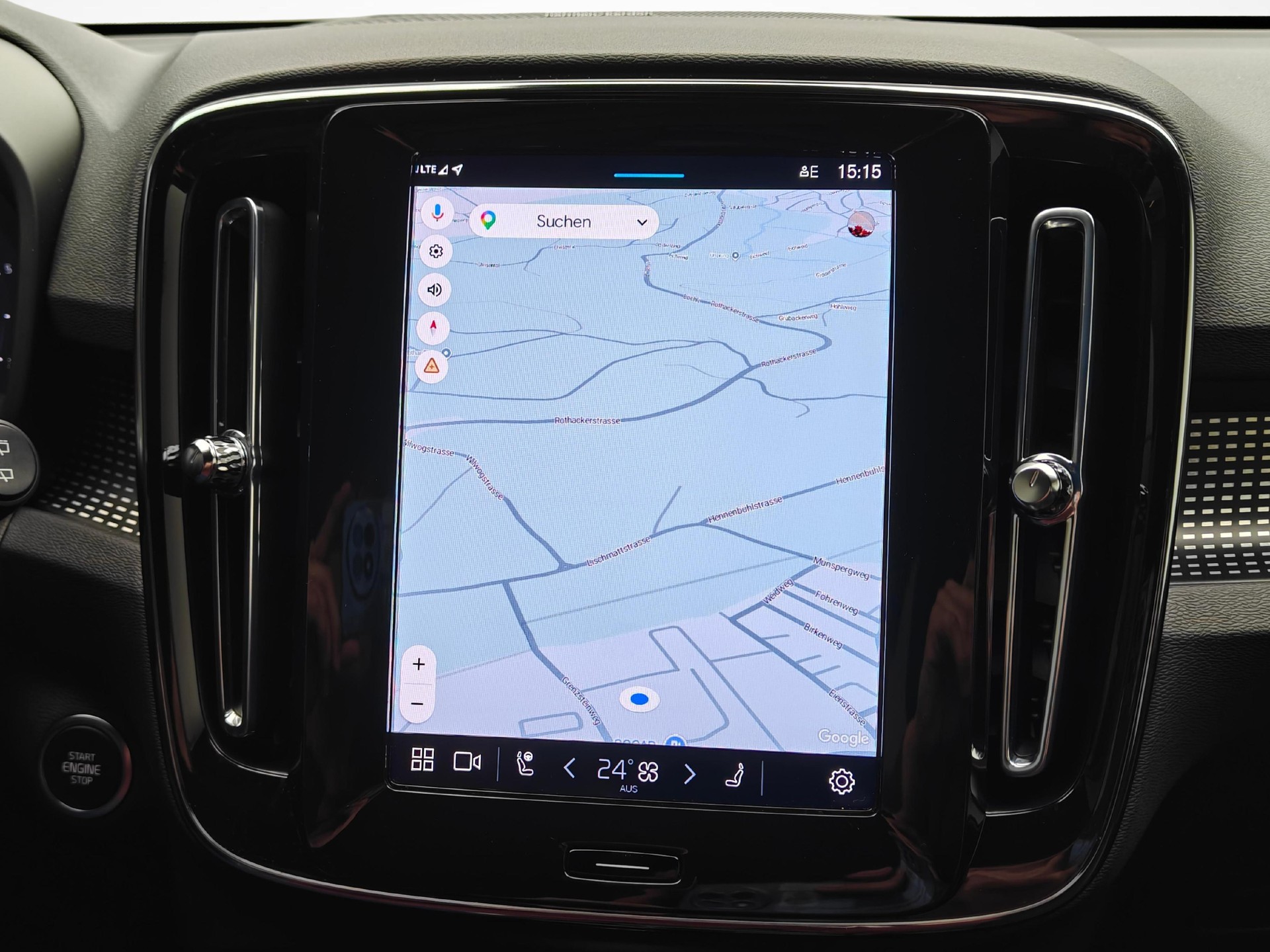 VOLVO XC40 2.0 B3 MH Plus Dark-image-12