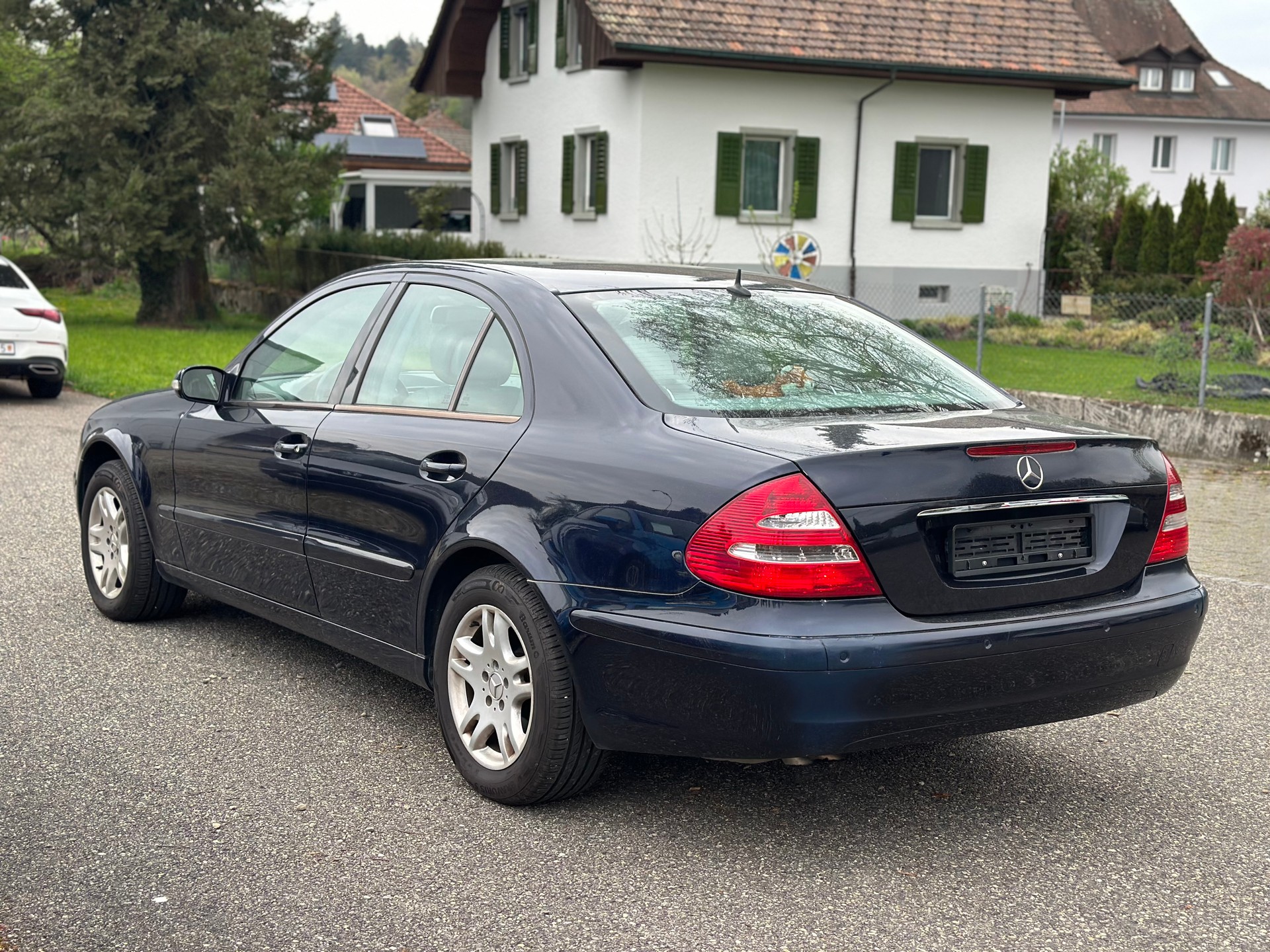 MERCEDES-BENZ E 220 CDI Classic-image-4