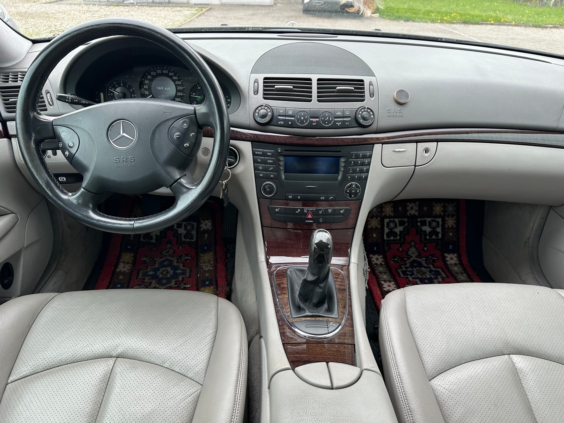 MERCEDES-BENZ E 220 CDI Classic-image-5