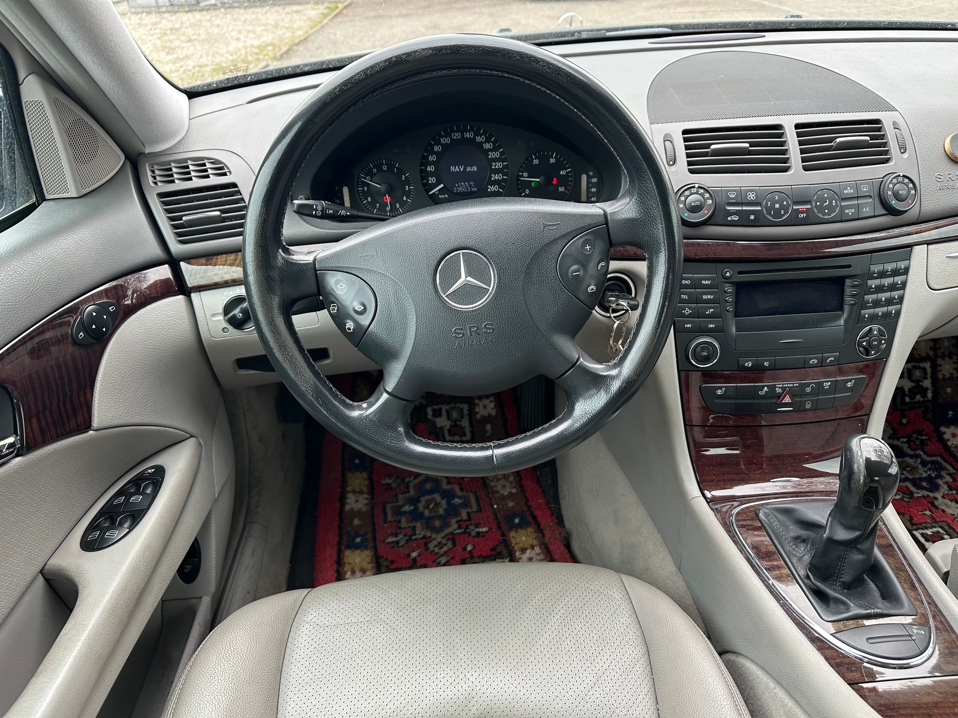 MERCEDES-BENZ E 220 CDI Classic-image-6