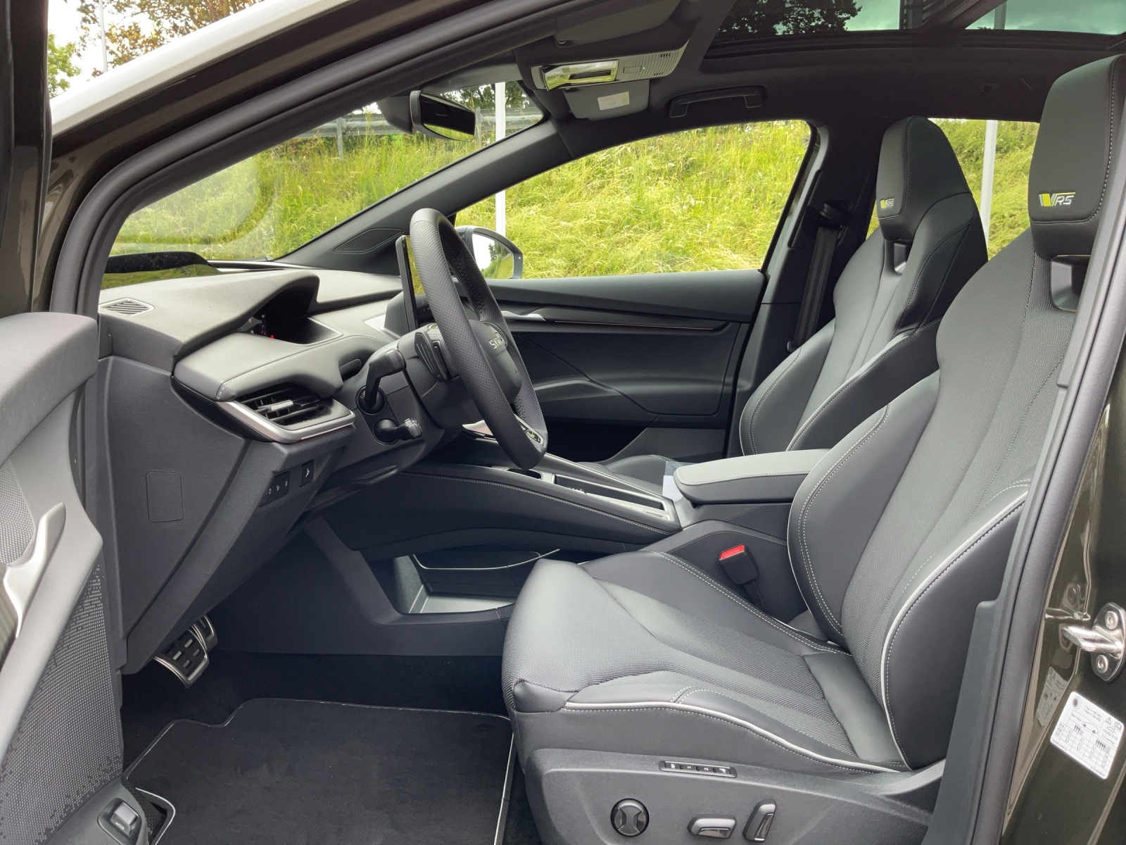 SKODA Enyaq 4x4 RS-image-5
