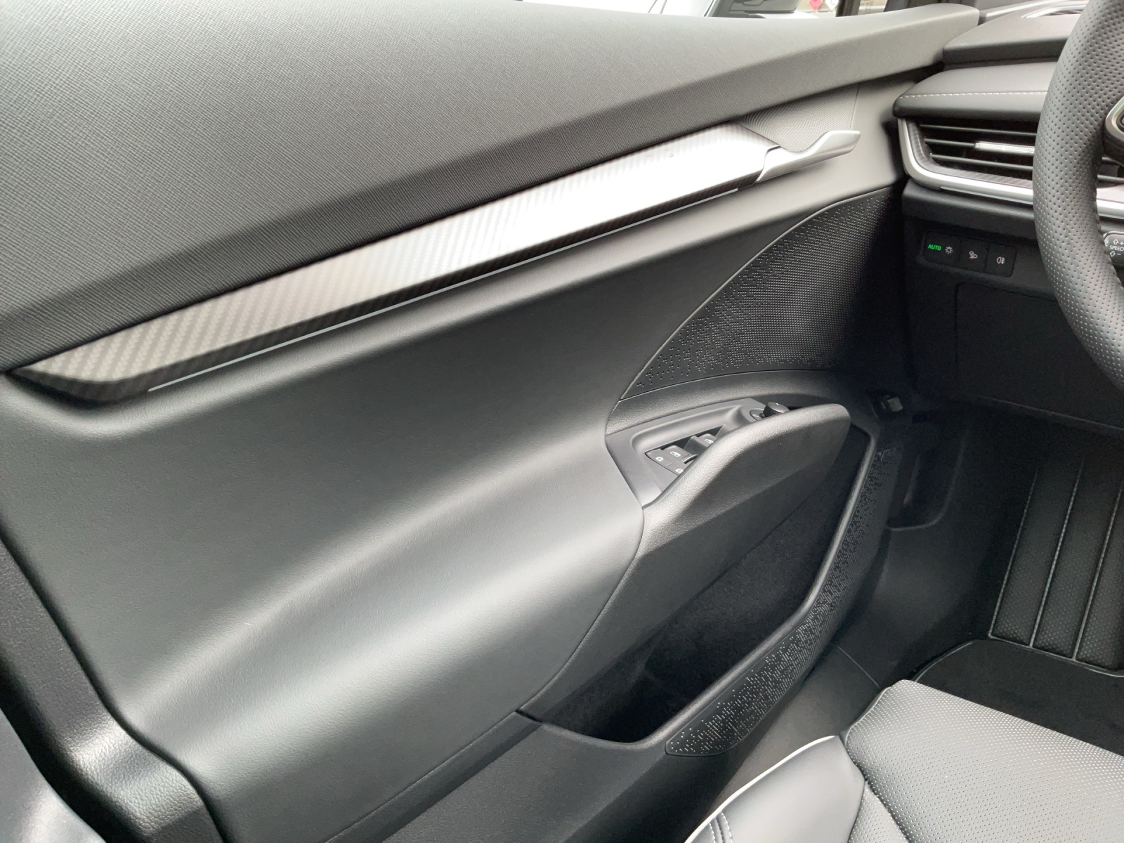 SKODA Enyaq 4x4 RS-image-8