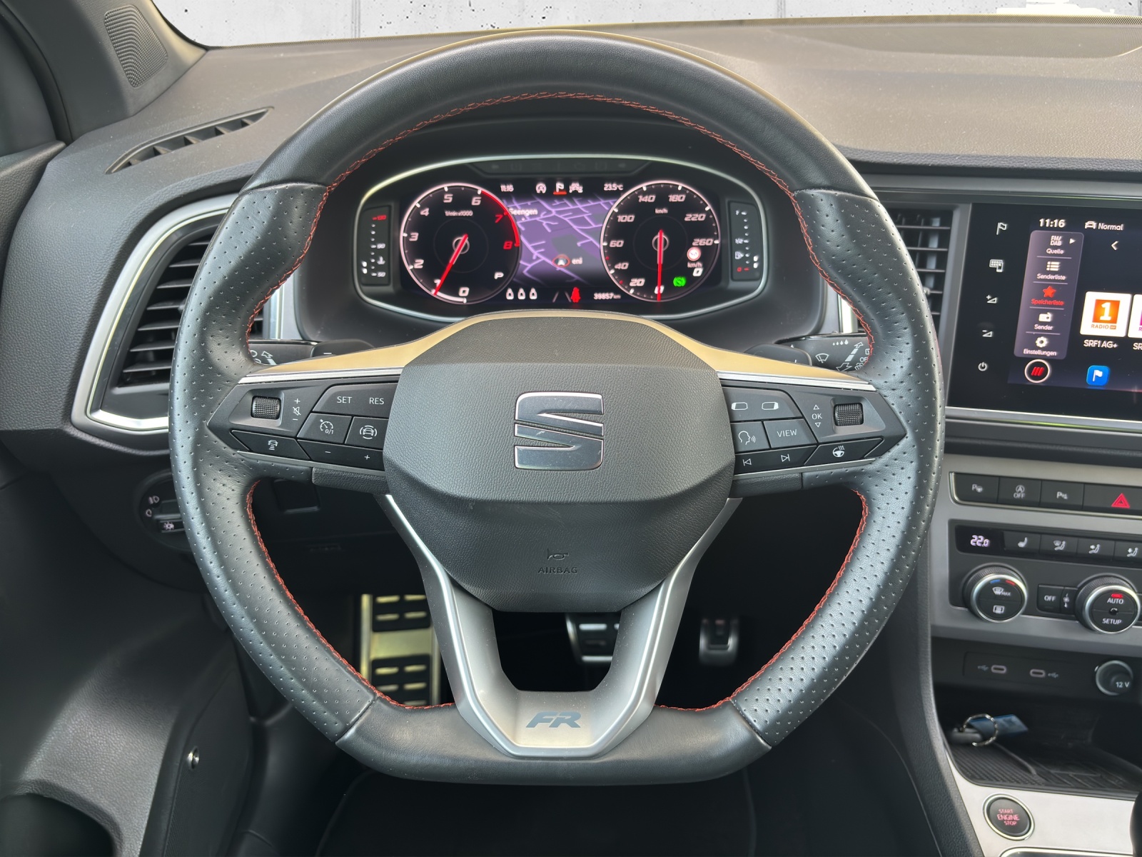 SEAT Ateca 1.5 TSI EVO DSG FR mit AHK, Winterräder & fortl. Werksgarantie-image-13