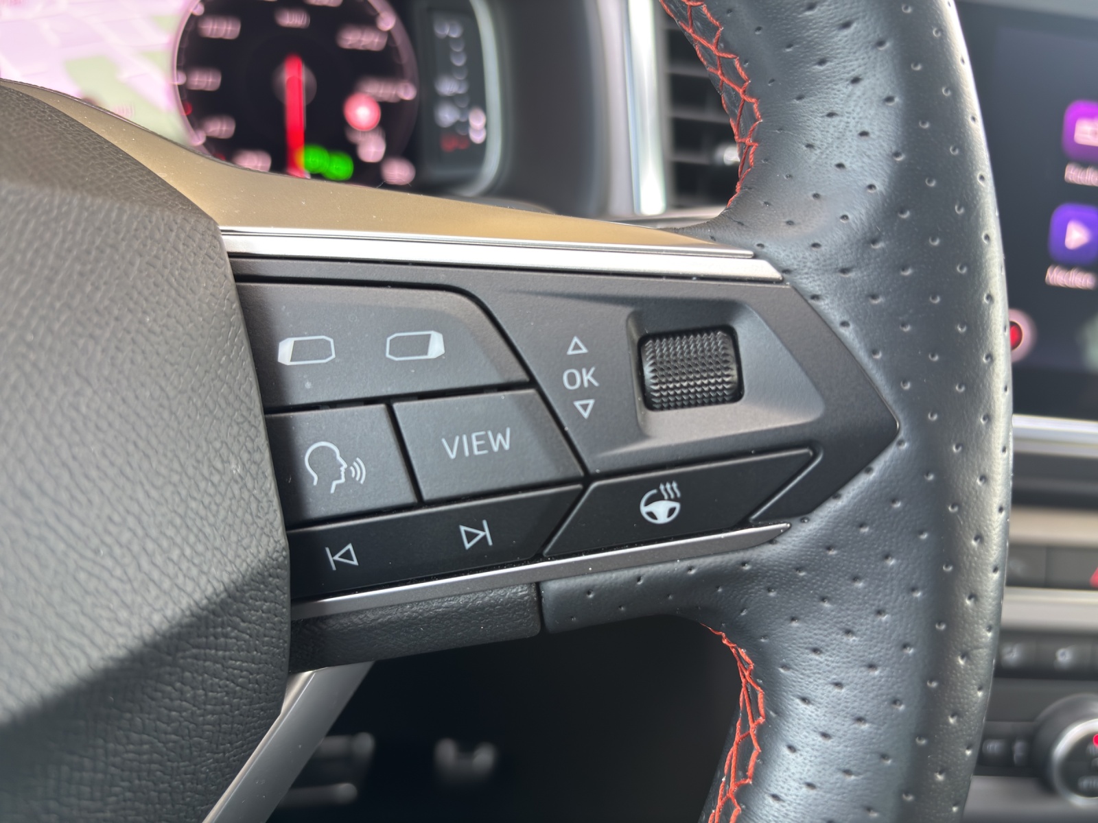SEAT Ateca 1.5 TSI EVO DSG FR mit AHK, Winterräder & fortl. Werksgarantie-image-15